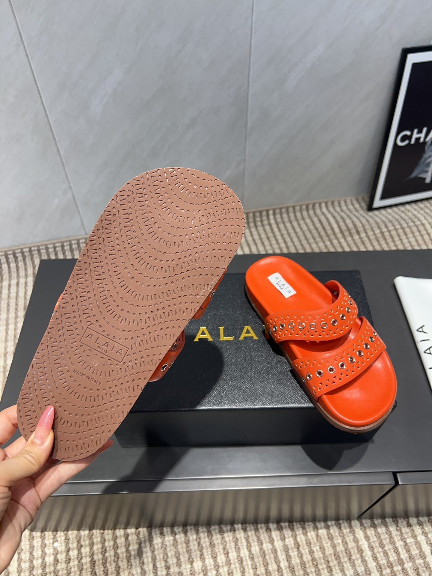 ALAIA DOUBLE-STRAP SANDALS 25S IN ORANGE CALFSKIN - 35