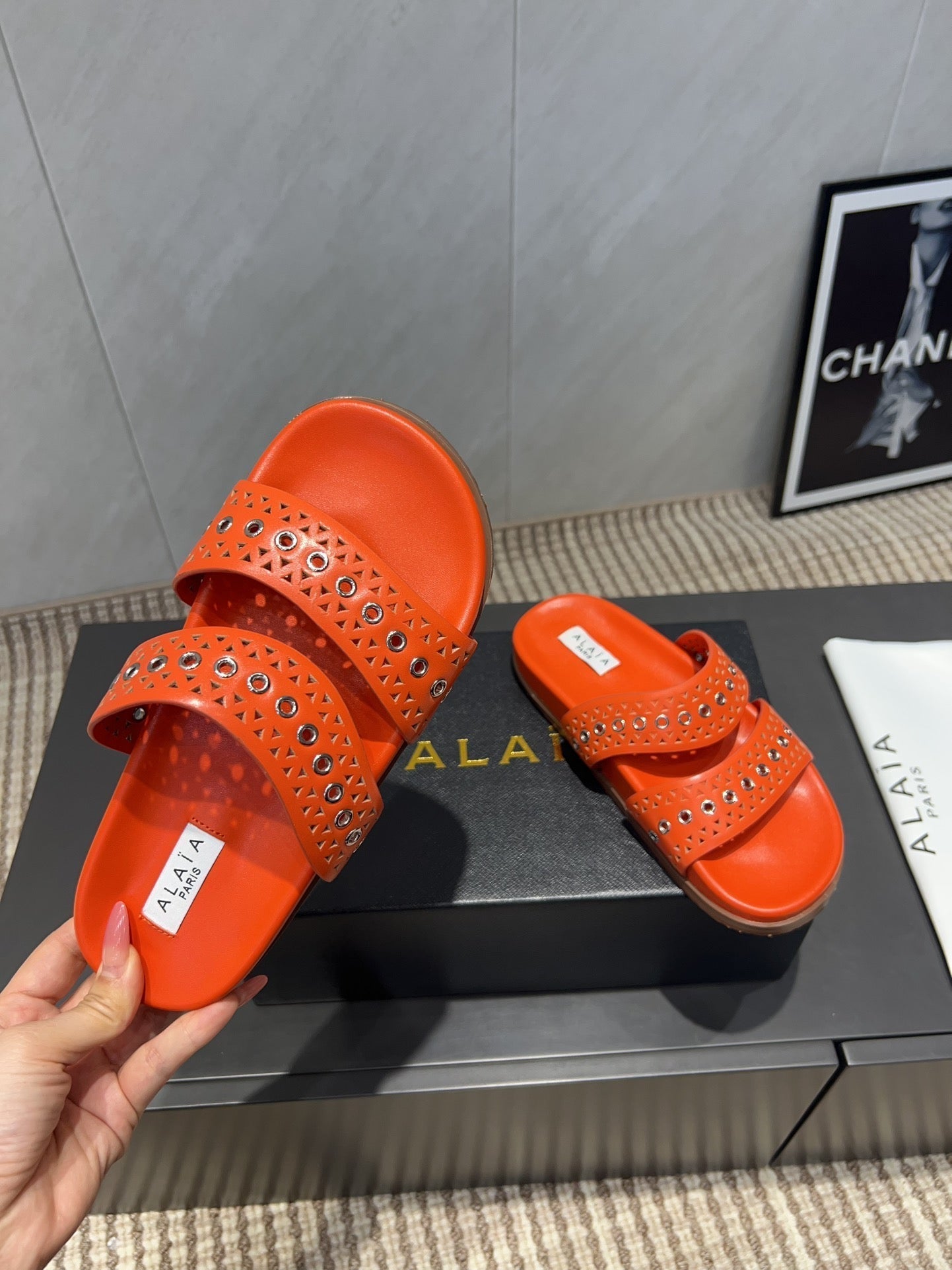 ALAIA DOUBLE-STRAP SANDALS 25S IN ORANGE CALFSKIN - 35