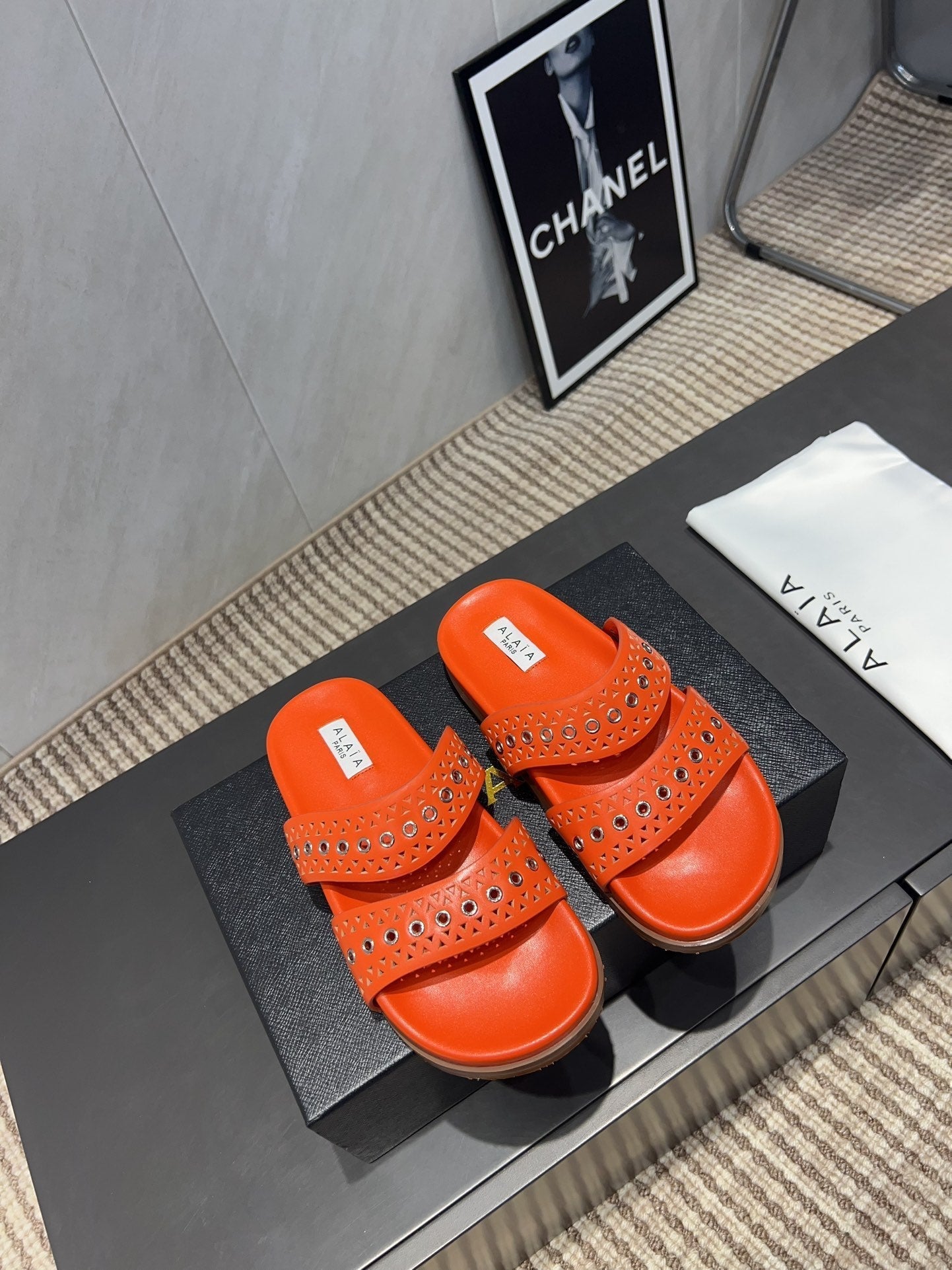 ALAIA DOUBLE-STRAP SANDALS 25S IN ORANGE CALFSKIN - 35