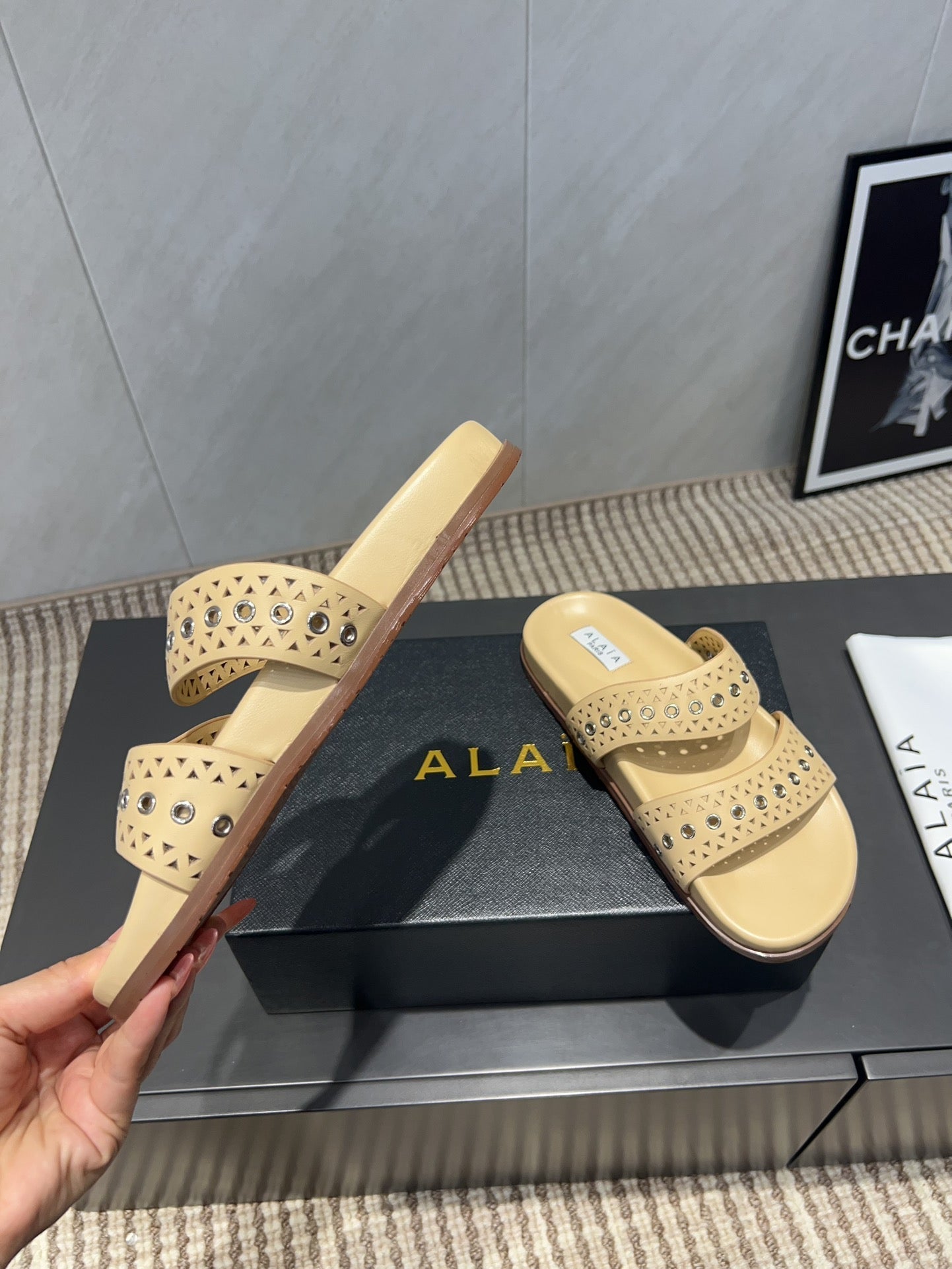 ALAIA DOUBLE-STRAP SANDALS 25S IN BEIGE CALFSKIN - 35
