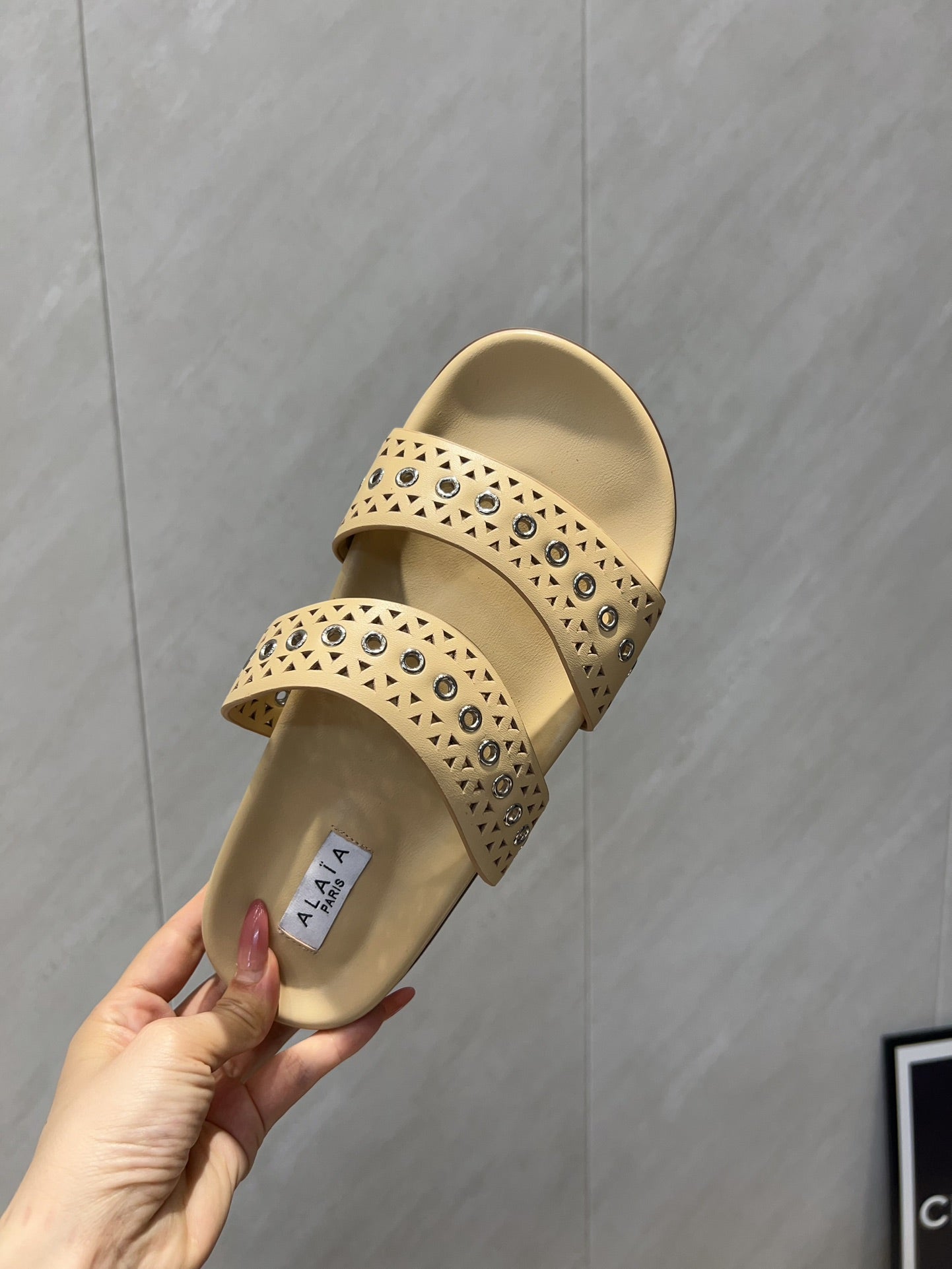 ALAIA DOUBLE-STRAP SANDALS 25S IN BEIGE CALFSKIN - 35