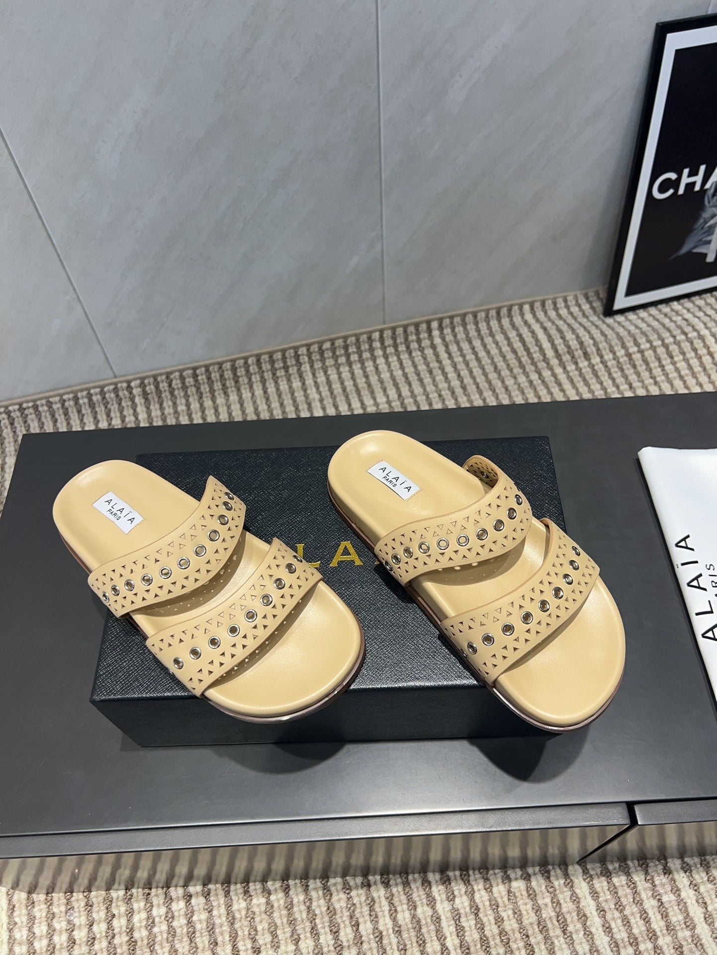 ALAIA DOUBLE-STRAP SANDALS 25S IN BEIGE CALFSKIN - 35