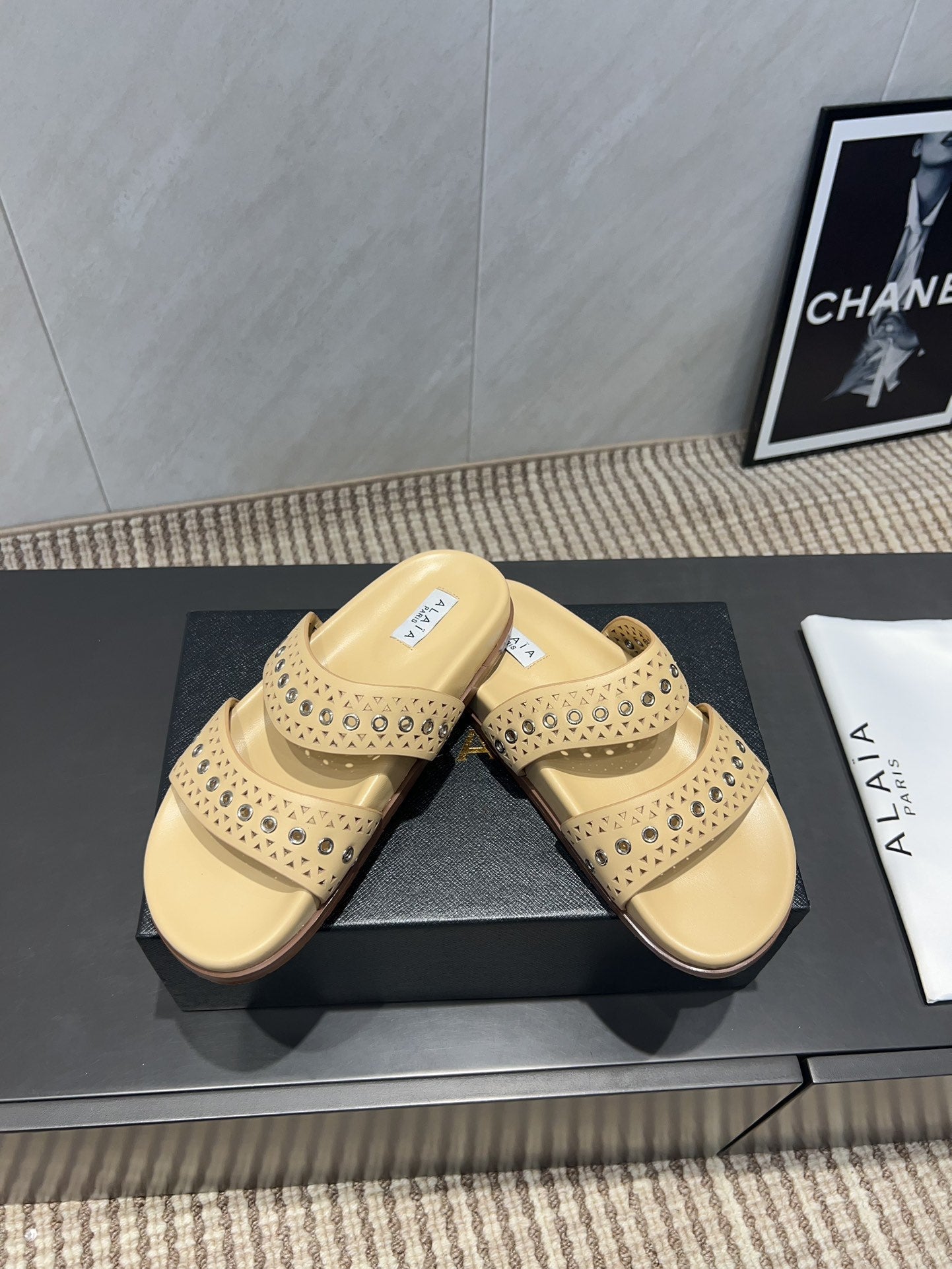ALAIA DOUBLE-STRAP SANDALS 25S IN BEIGE CALFSKIN - 35