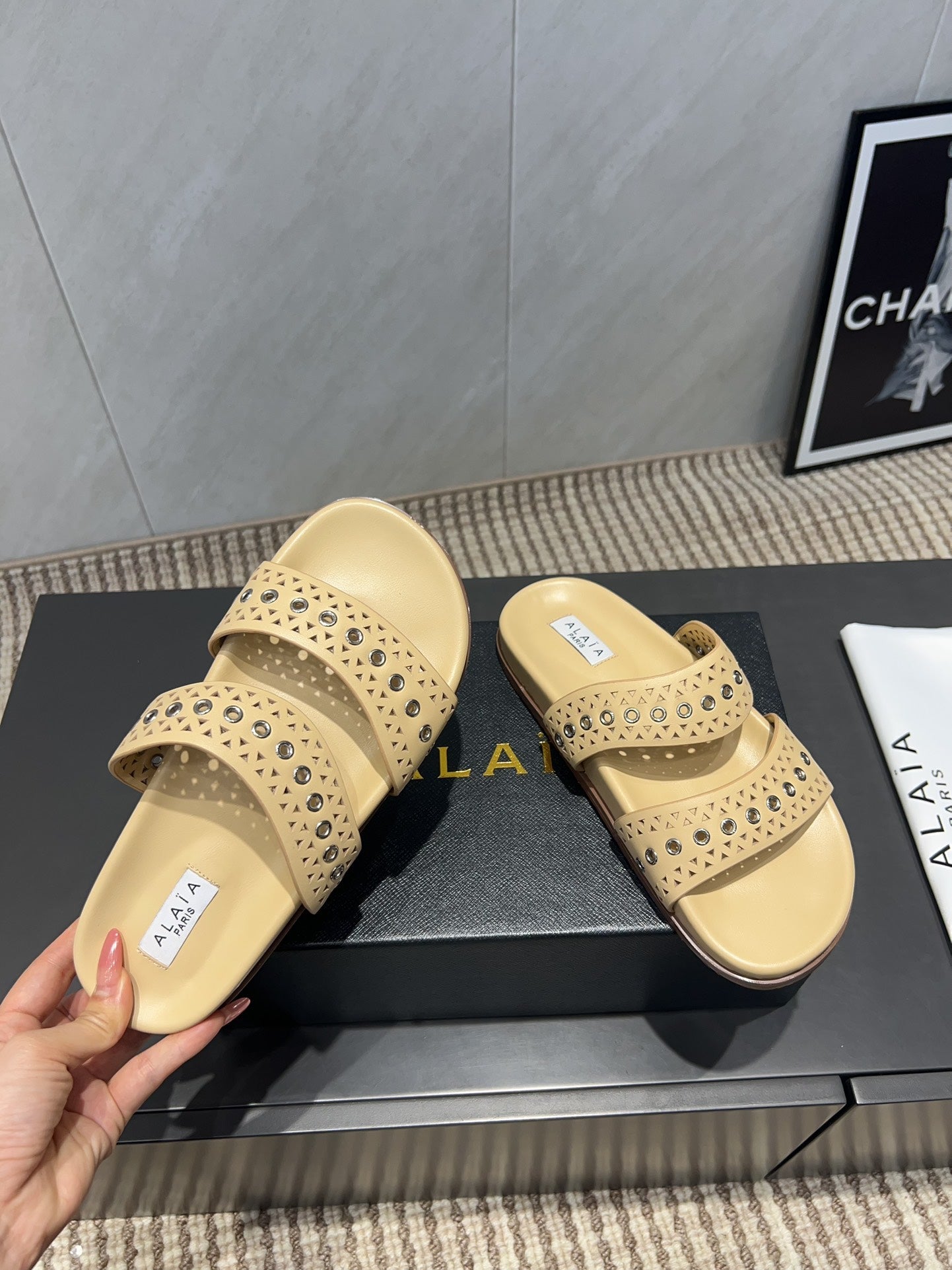 ALAIA DOUBLE-STRAP SANDALS 25S IN BEIGE CALFSKIN - 35