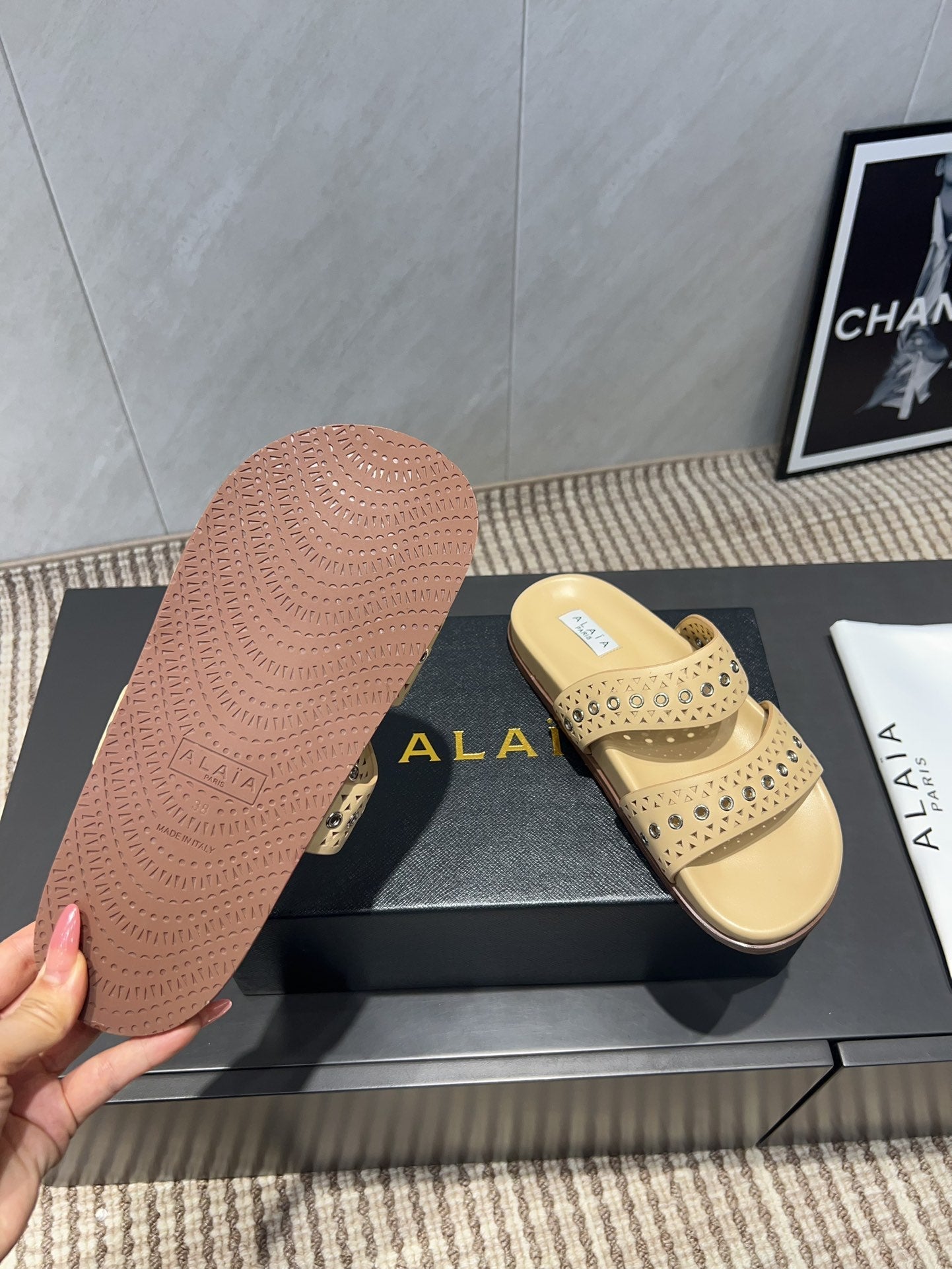 ALAIA DOUBLE-STRAP SANDALS 25S IN BEIGE CALFSKIN - 35