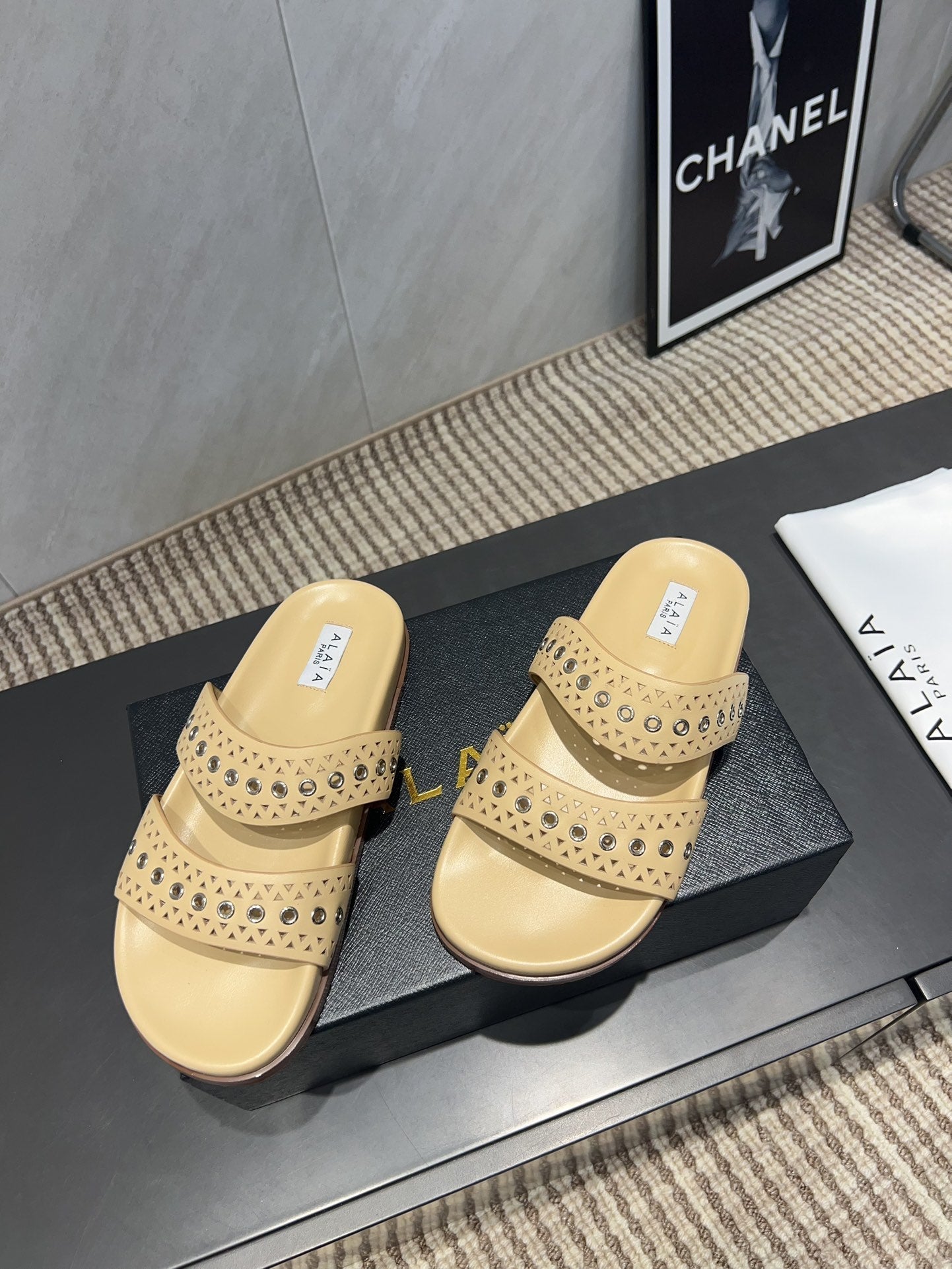ALAIA DOUBLE-STRAP SANDALS 25S IN BEIGE CALFSKIN - 35
