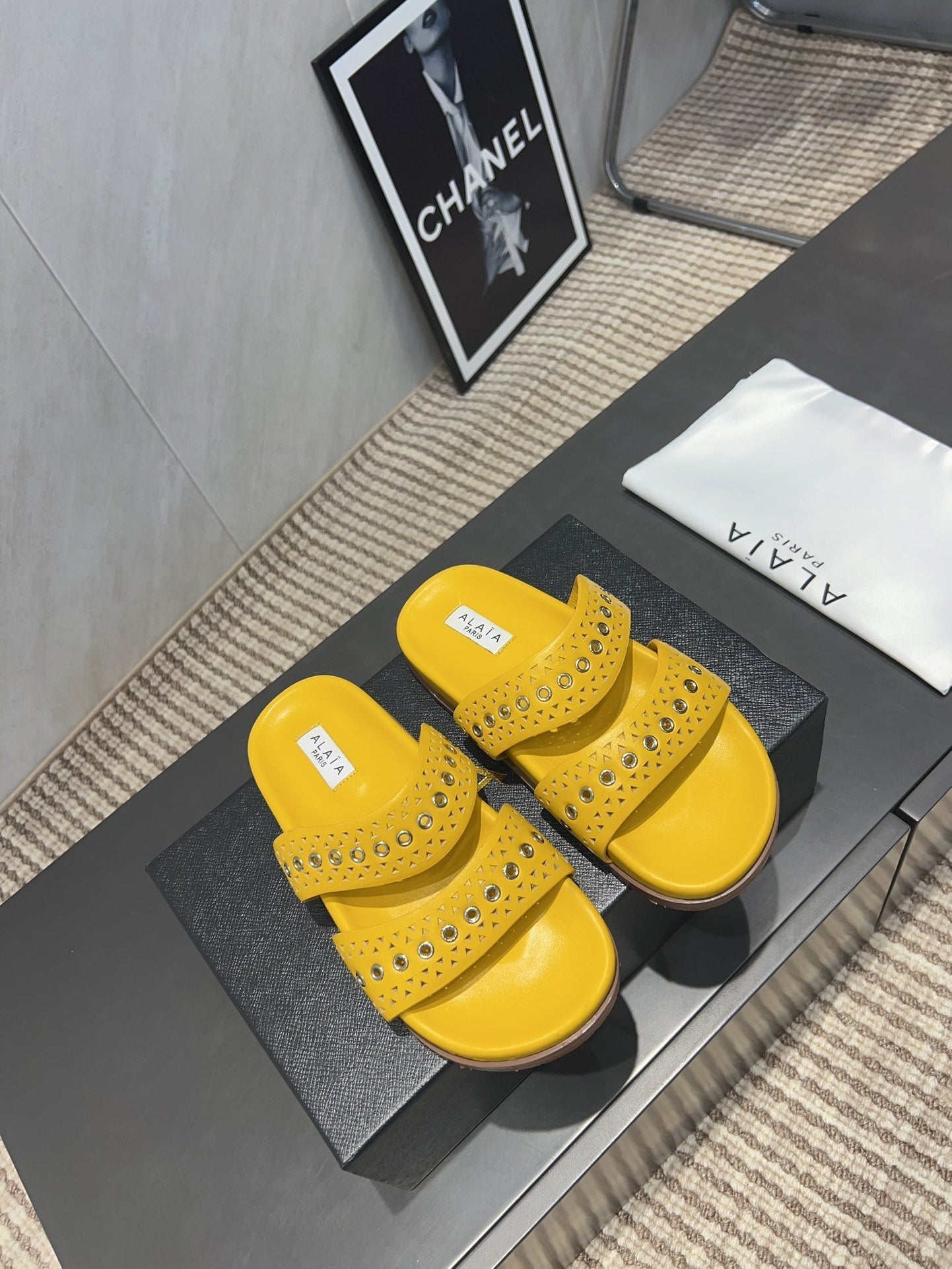 ALAIA DOUBLE-STRAP SANDALS 25S IN YELLOW CALFSKIN - 35