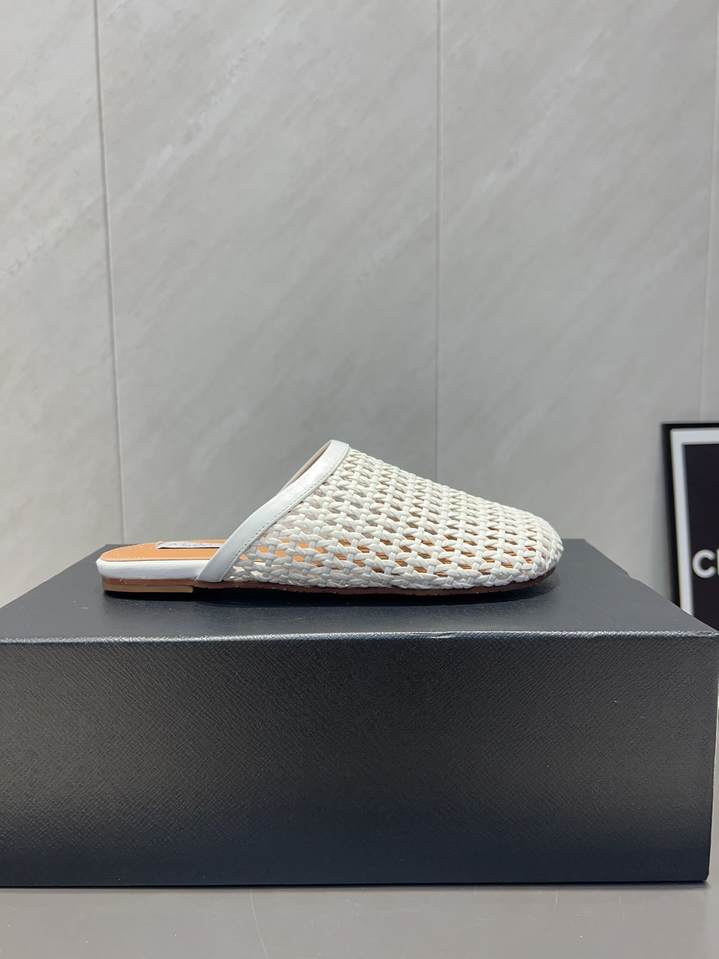 ALAIA WOVEN FLAT SHOES IN WHITE CALFSKIN STYLE 4 - 35