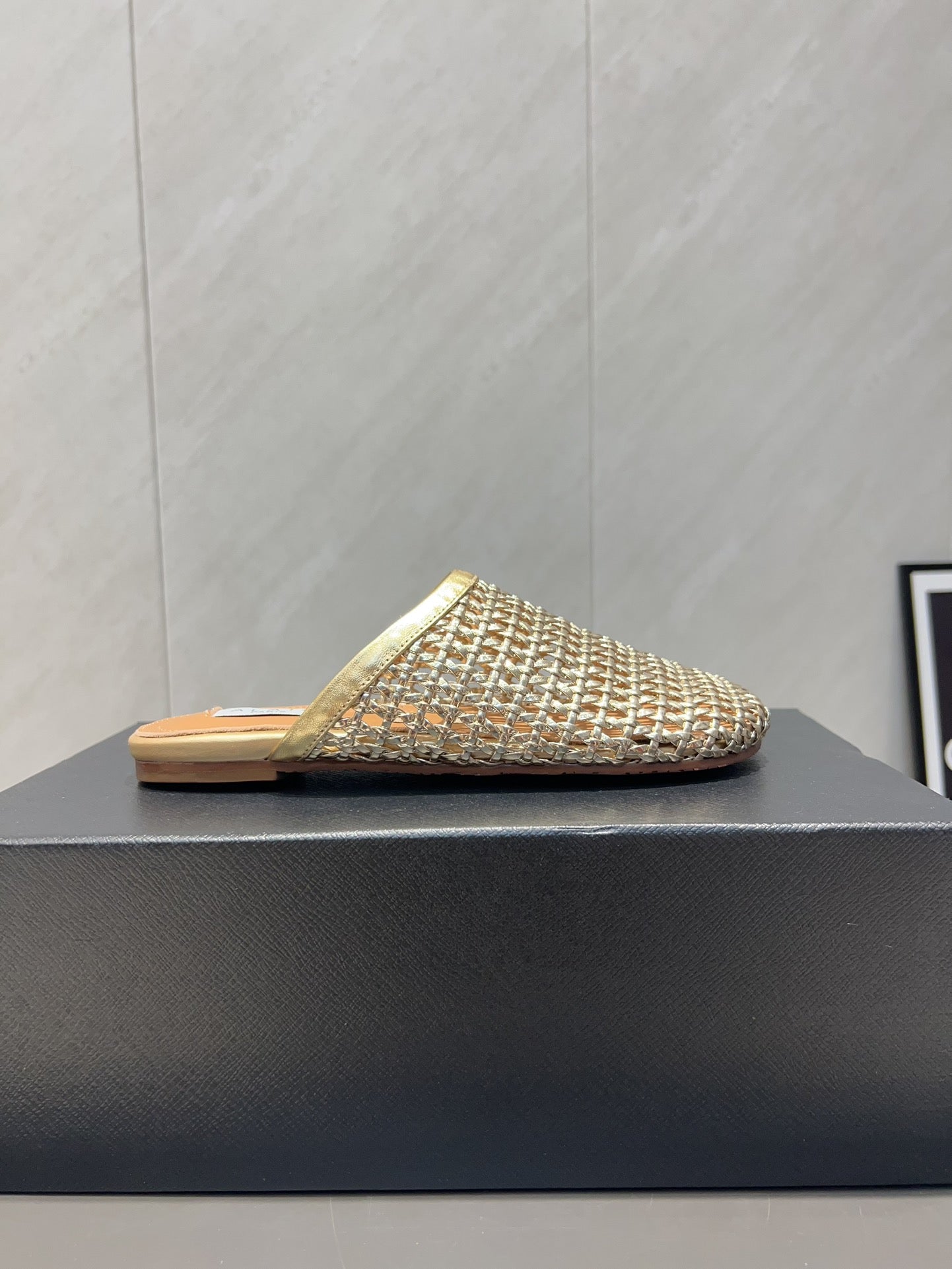 ALAIA WOVEN FLAT SHOES IN GOLD CALFSKIN STYLE 2 - 35