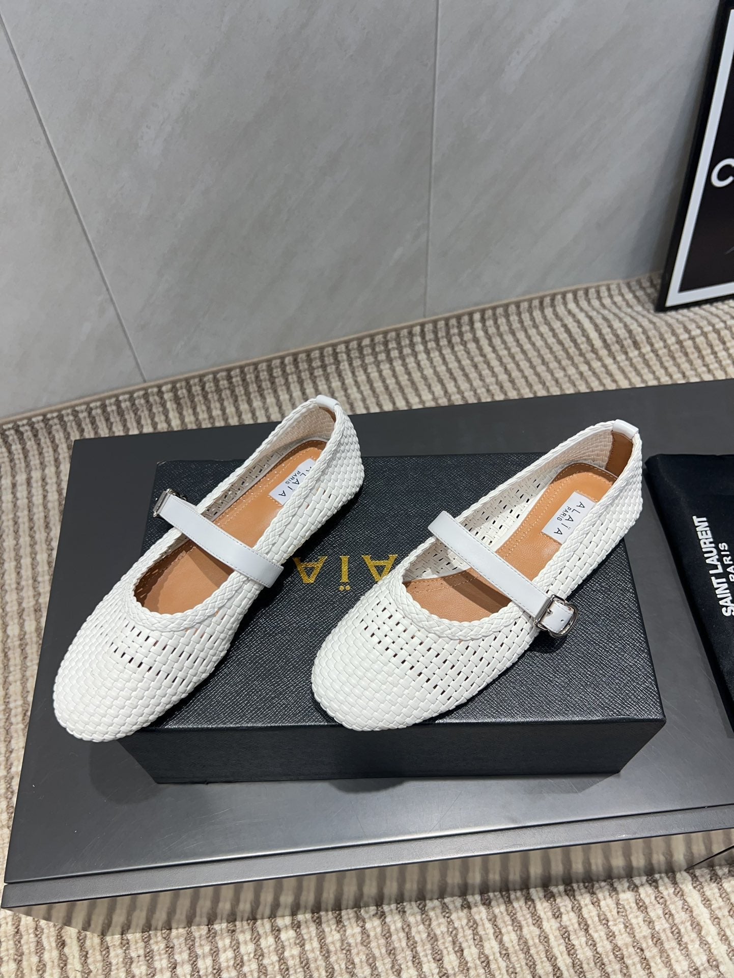 ALAIA MARY JANE FLATS WOVEN PATTERN 25S IN WHITE CALFSKIN - 35