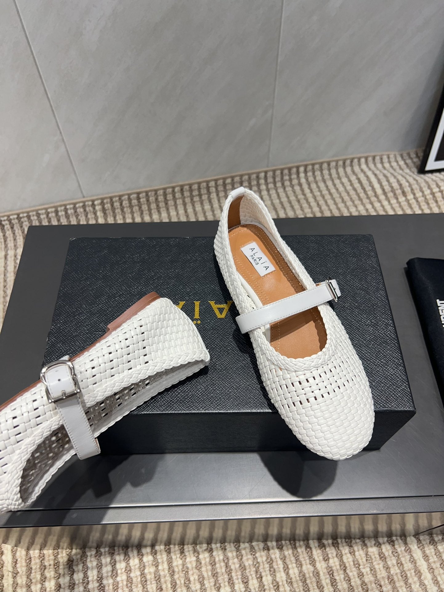 ALAIA MARY JANE FLATS WOVEN PATTERN 25S IN WHITE CALFSKIN - 35