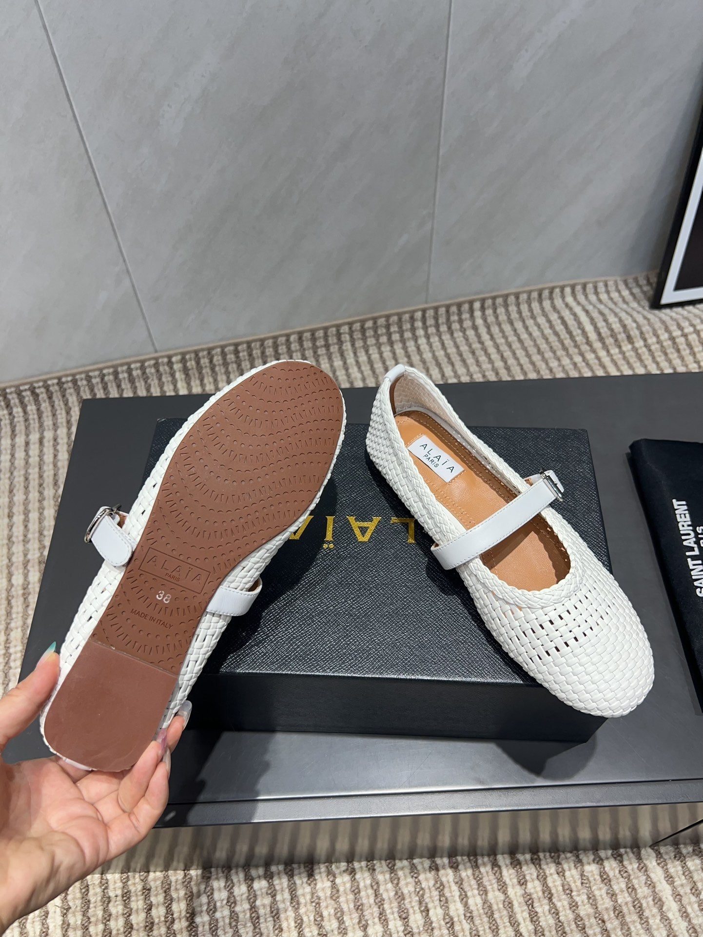 ALAIA MARY JANE FLATS WOVEN PATTERN 25S IN WHITE CALFSKIN - 35