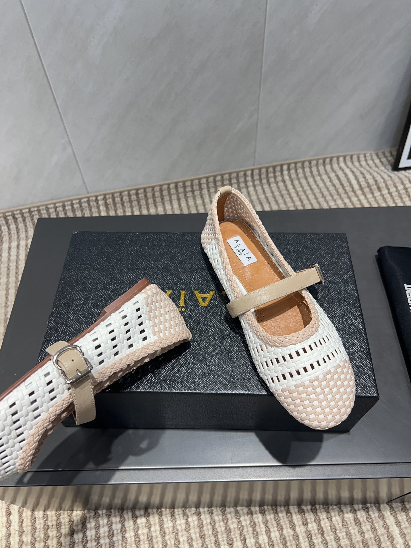 ALAIA MARY JANE FLATS WOVEN PATTERN 25S IN WHITE MIX LIGHT BEIGE CALFSKIN - 35