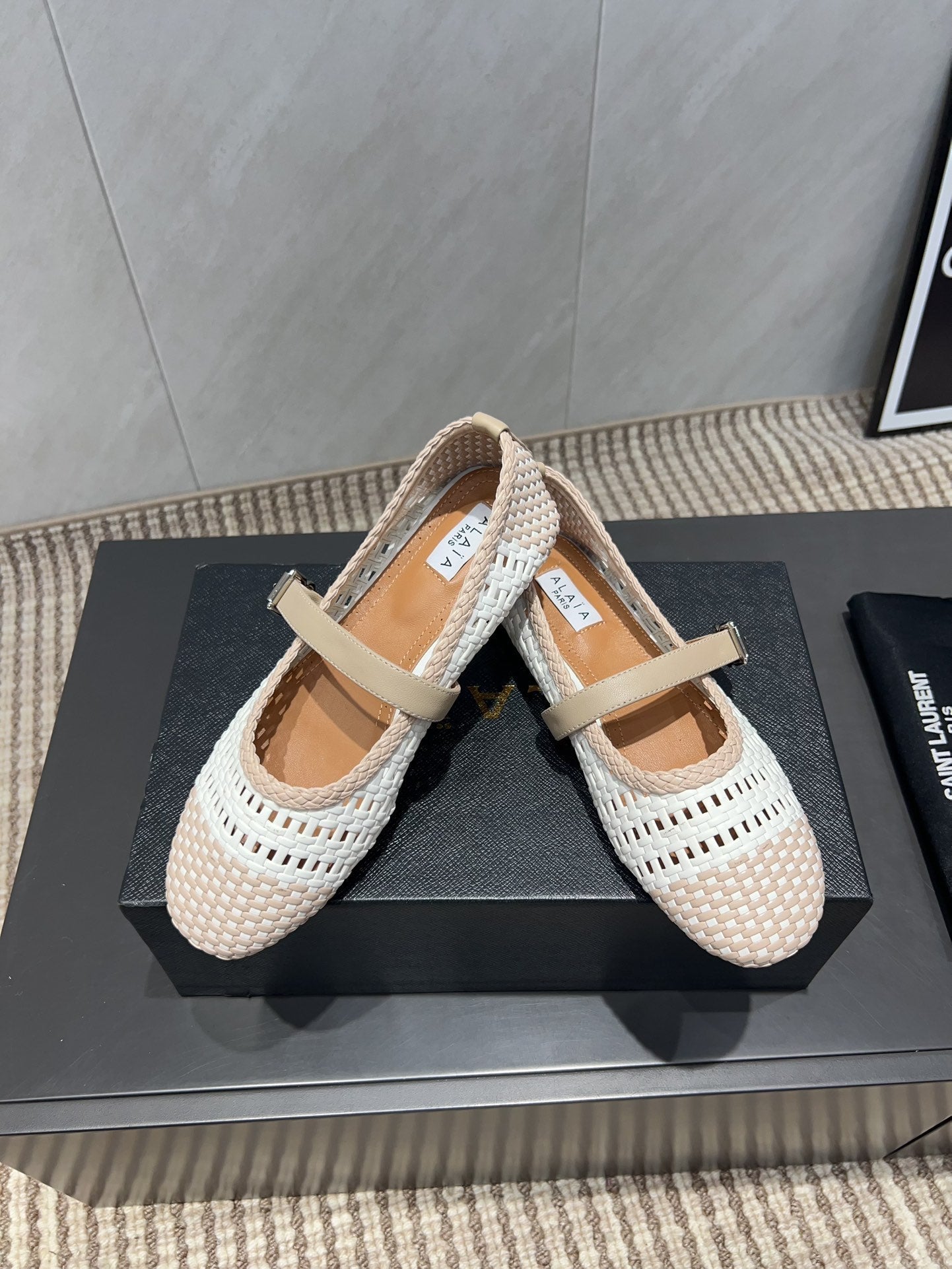 ALAIA MARY JANE FLATS WOVEN PATTERN 25S IN WHITE MIX LIGHT BEIGE CALFSKIN - 35