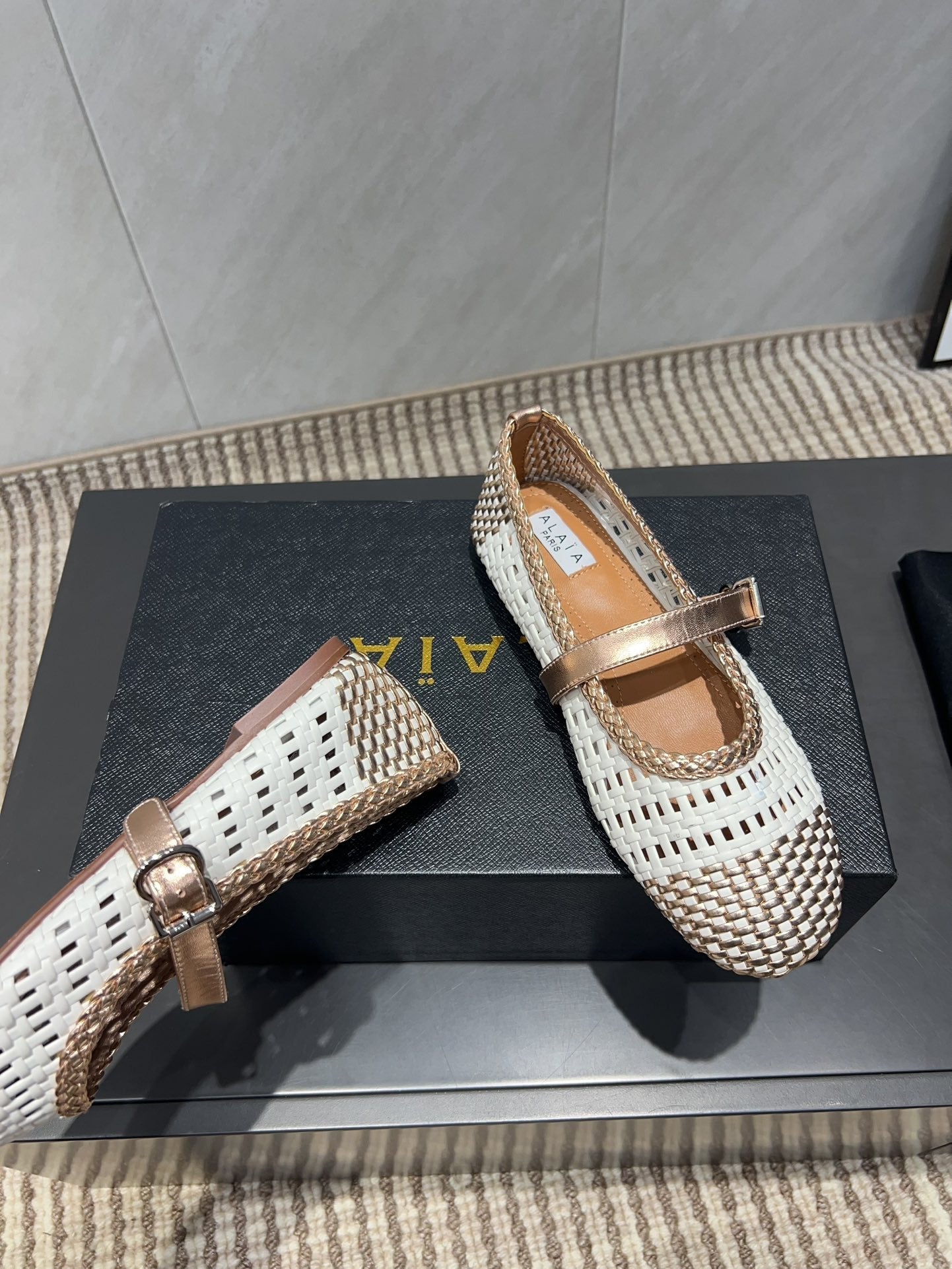 ALAIA MARY JANE FLATS WOVEN PATTERN 25S IN WHITE MIX CARAMEL BROWN CALFSKIN - 35