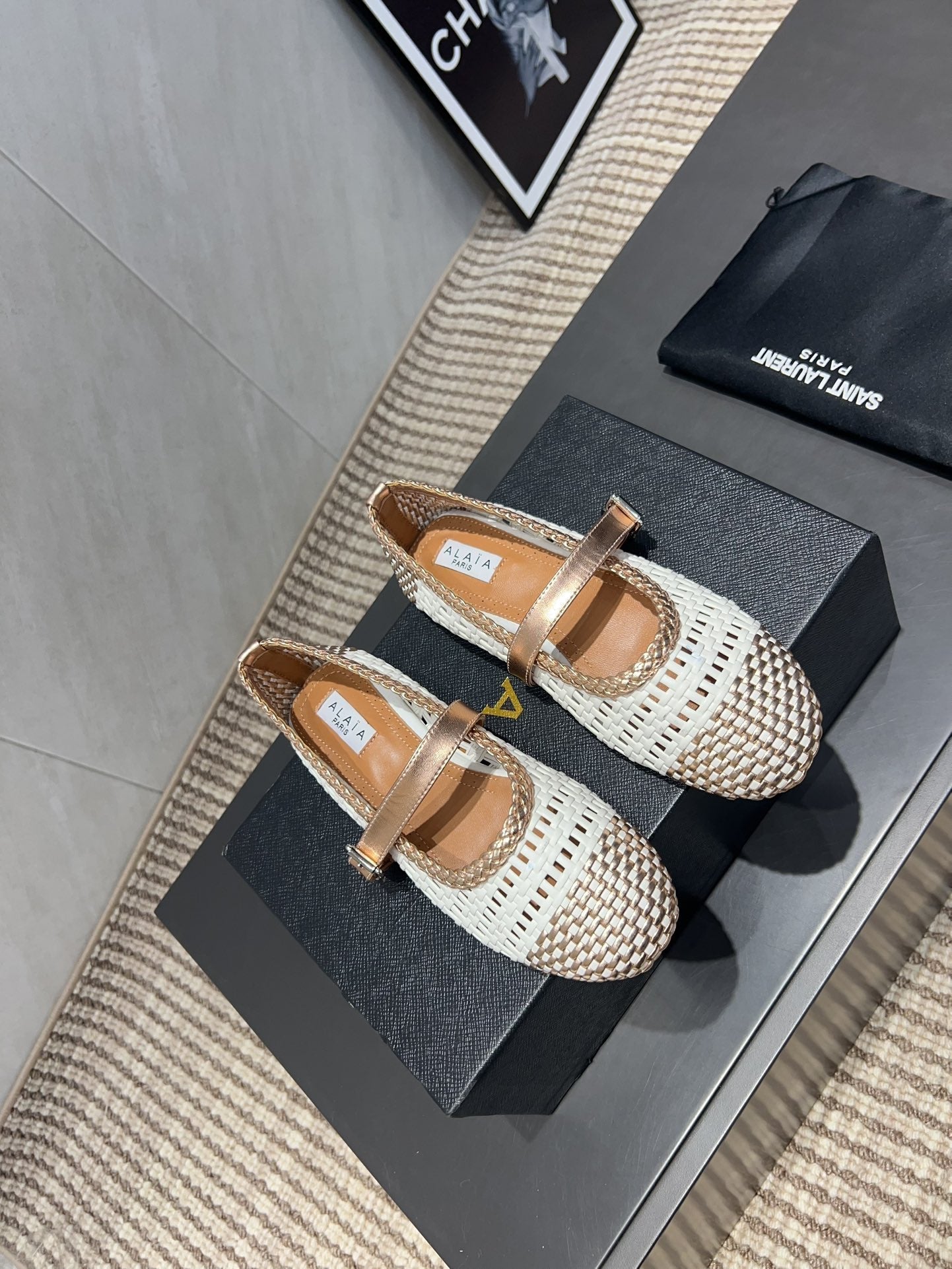 ALAIA MARY JANE FLATS WOVEN PATTERN 25S IN WHITE MIX CARAMEL BROWN CALFSKIN - 35