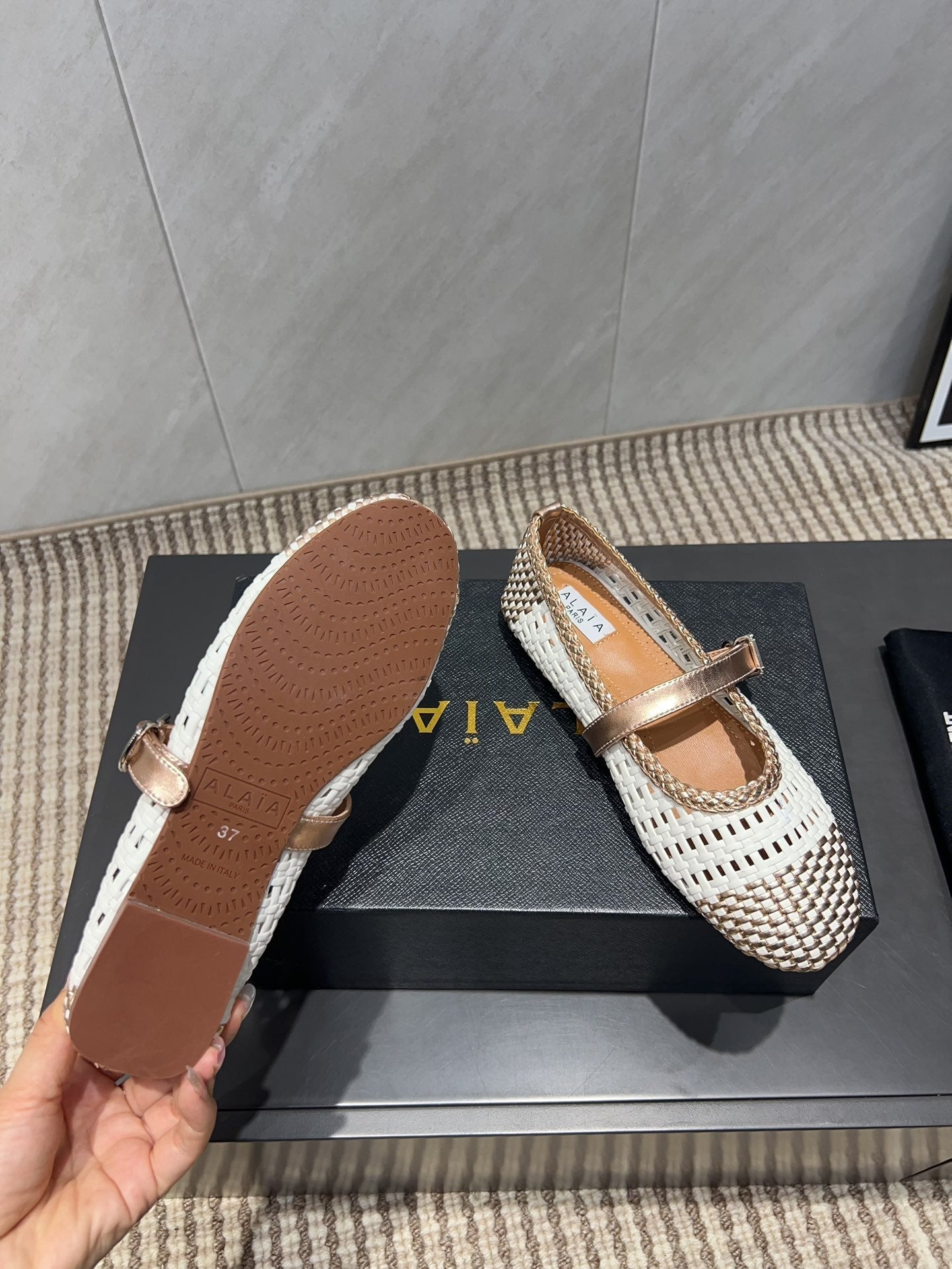 ALAIA MARY JANE FLATS WOVEN PATTERN 25S IN WHITE MIX CARAMEL BROWN CALFSKIN - 35