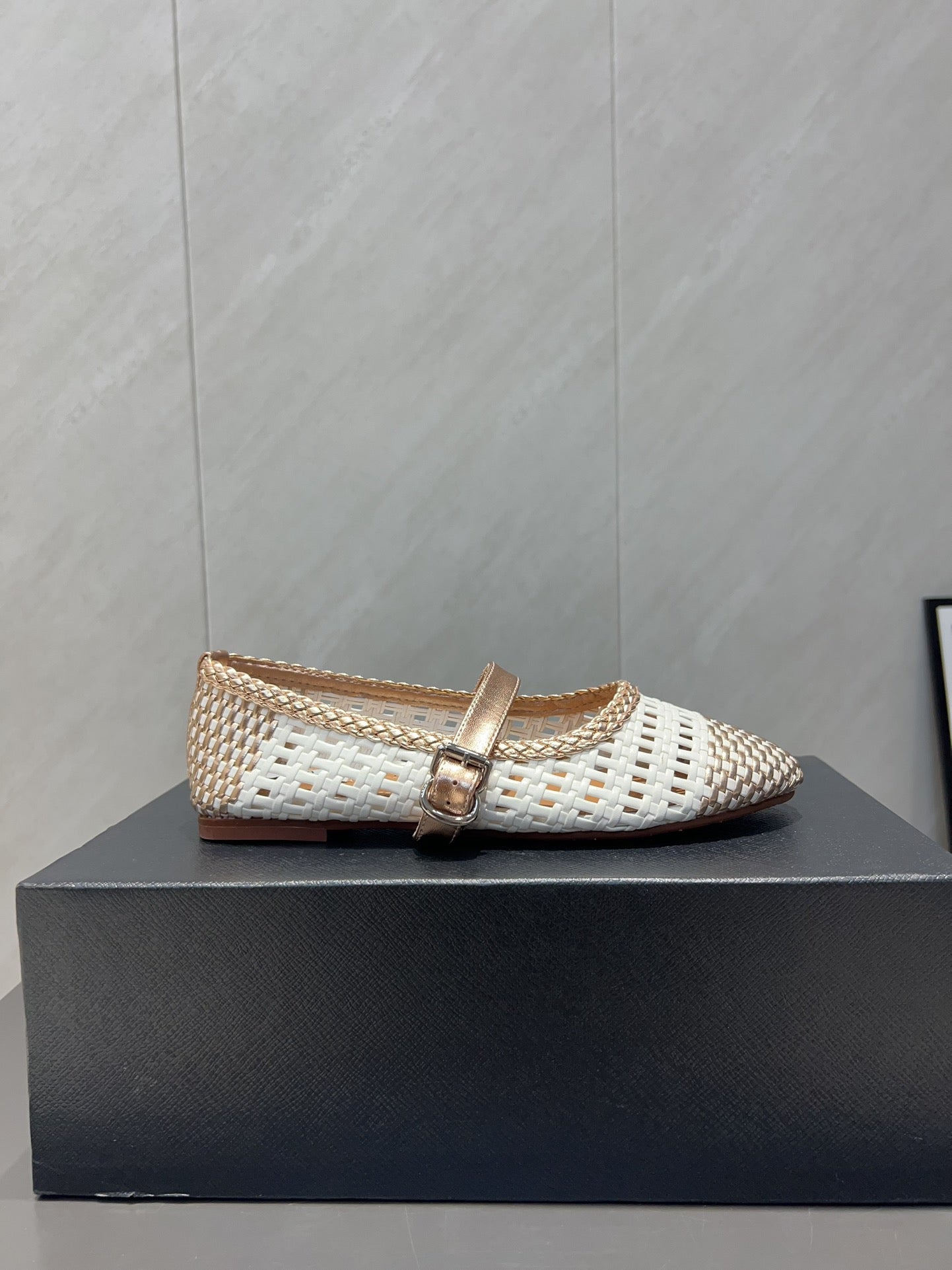 ALAIA MARY JANE FLATS WOVEN PATTERN 25S IN WHITE MIX CARAMEL BROWN CALFSKIN - 35