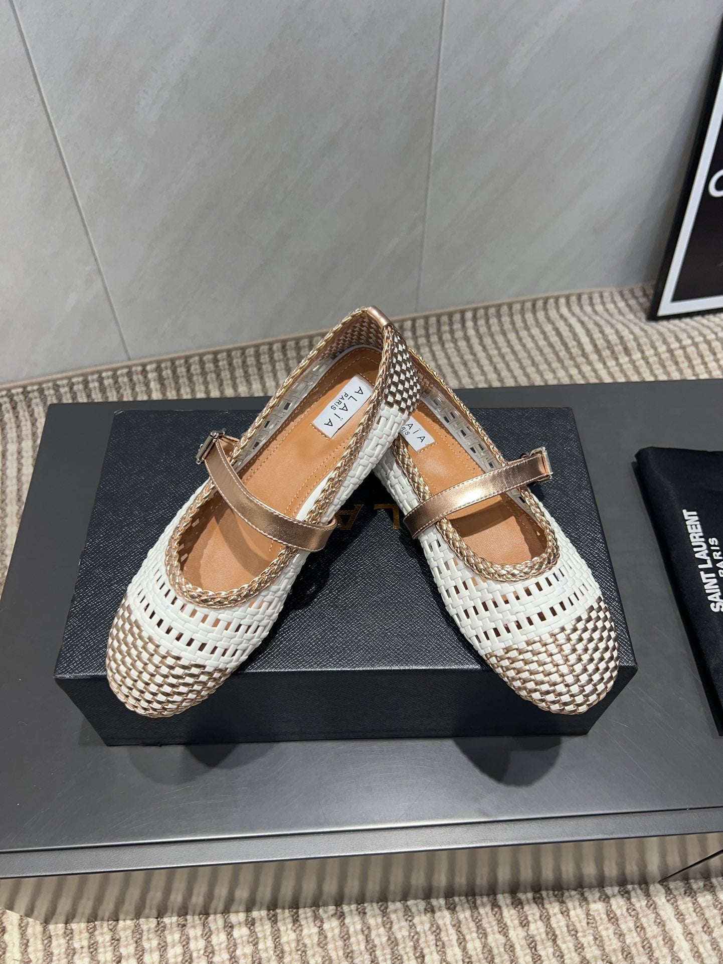 ALAIA MARY JANE FLATS WOVEN PATTERN 25S IN WHITE MIX CARAMEL BROWN CALFSKIN - 35