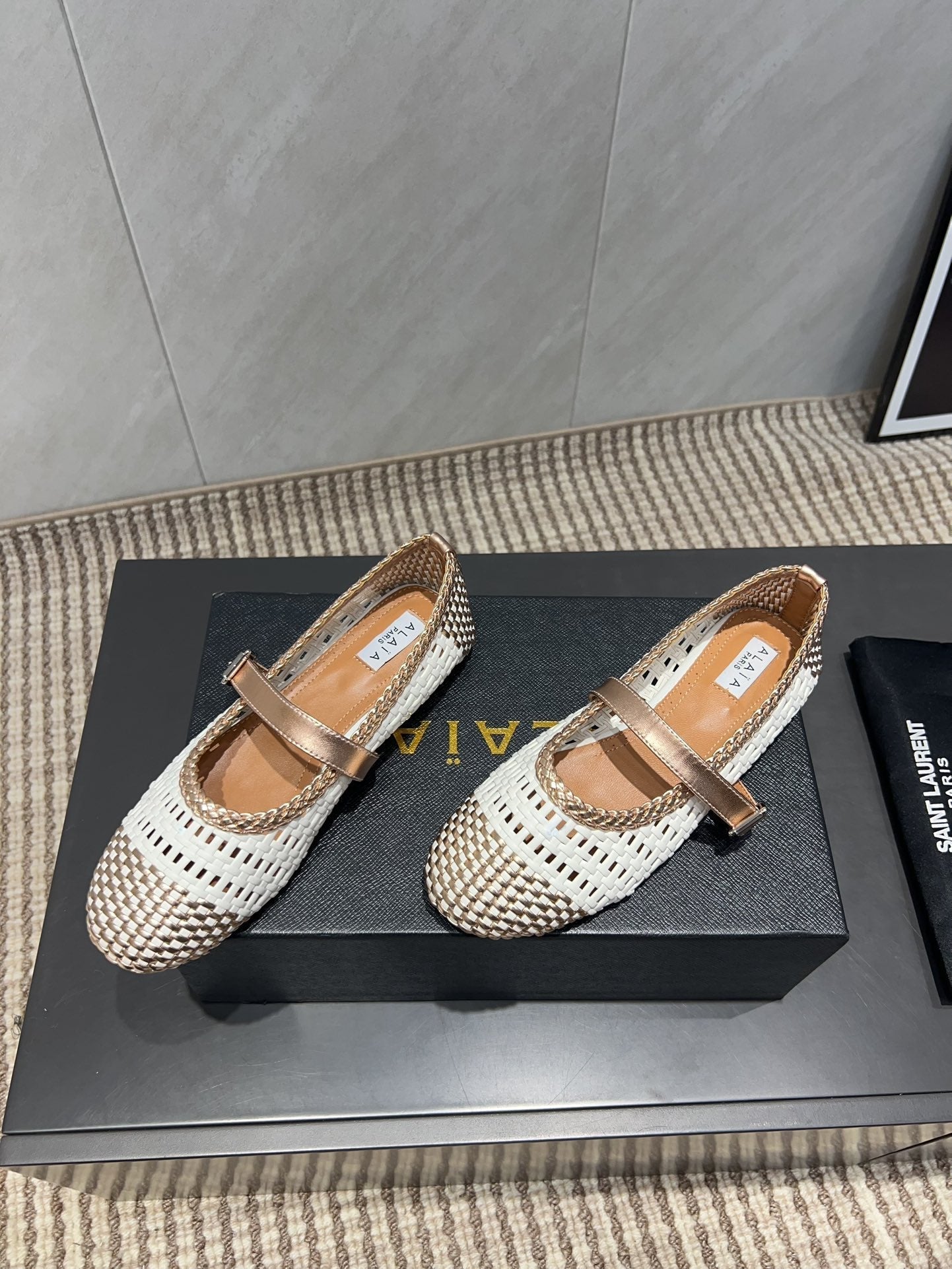 ALAIA MARY JANE FLATS WOVEN PATTERN 25S IN WHITE MIX CARAMEL BROWN CALFSKIN - 35