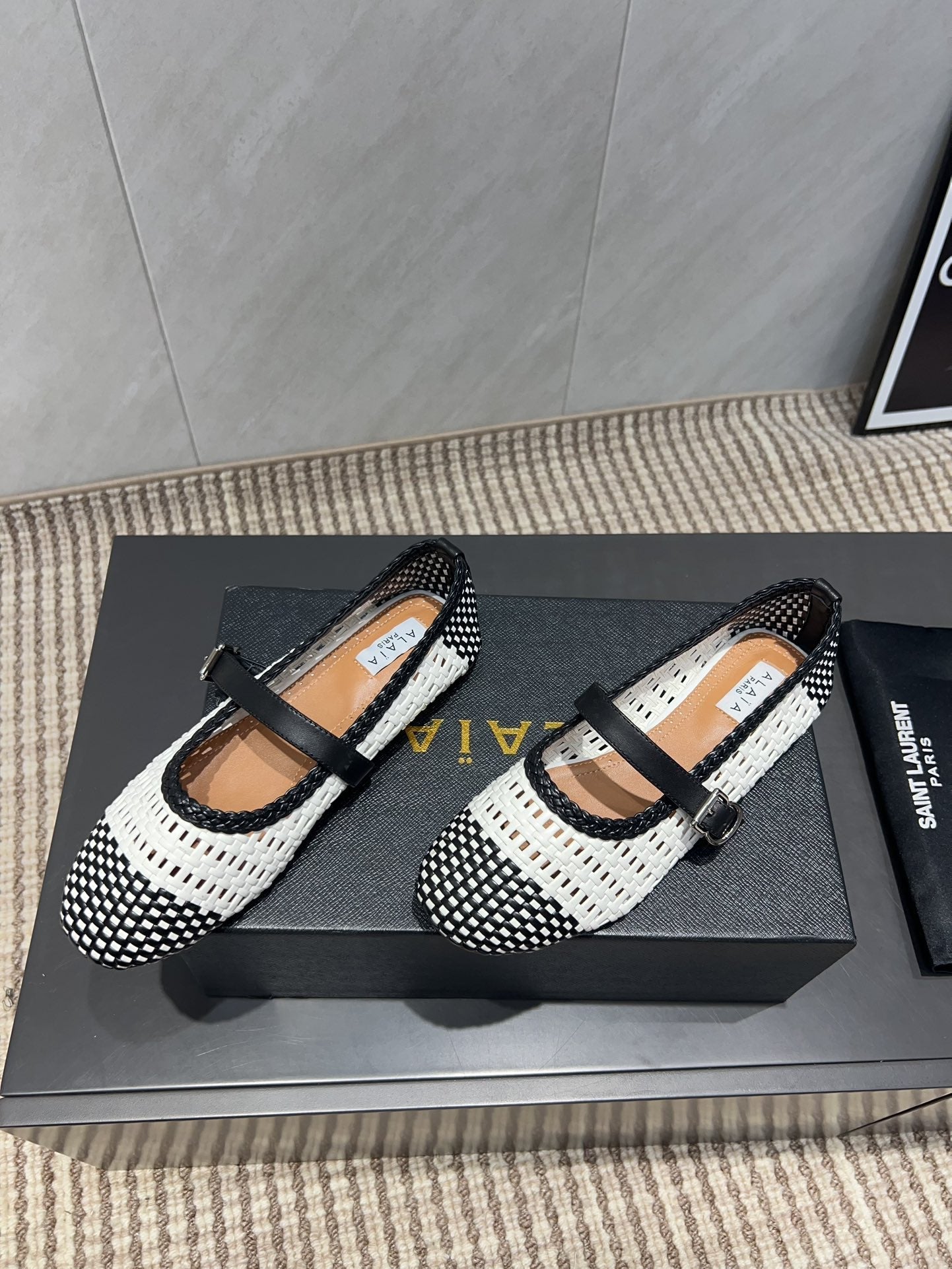 ALAIA MARY JANE FLATS WOVEN PATTERN 25S IN WHITE MIX BLACK CALFSKIN - 35