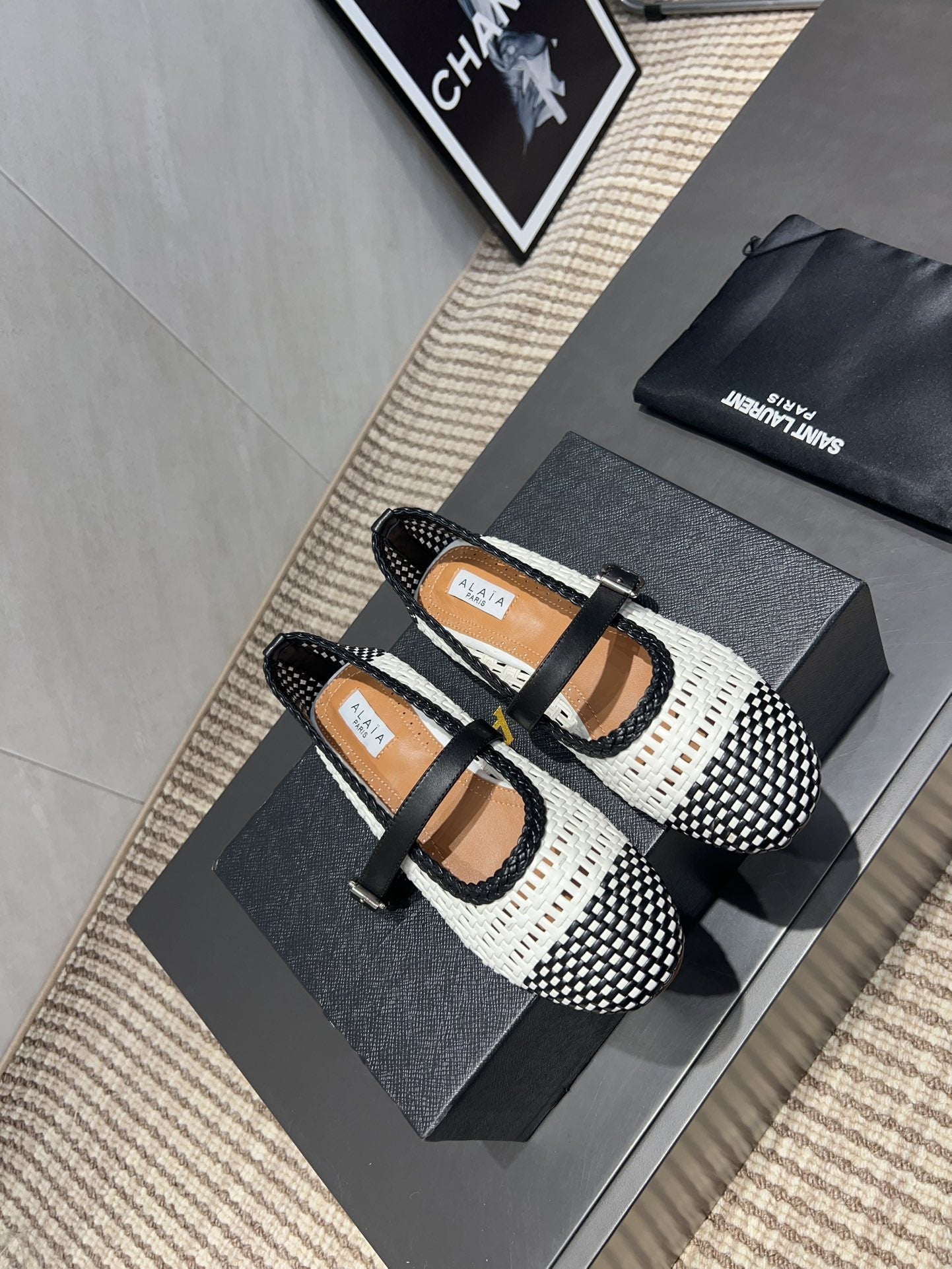 ALAIA MARY JANE FLATS WOVEN PATTERN 25S IN WHITE MIX BLACK CALFSKIN - 35