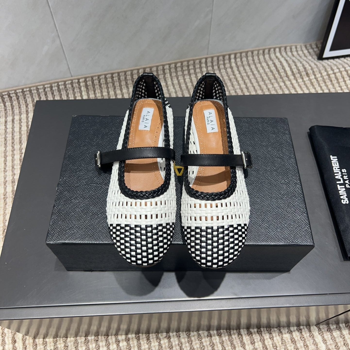 ALAIA MARY JANE FLATS WOVEN PATTERN 25S IN WHITE MIX BLACK CALFSKIN - 35