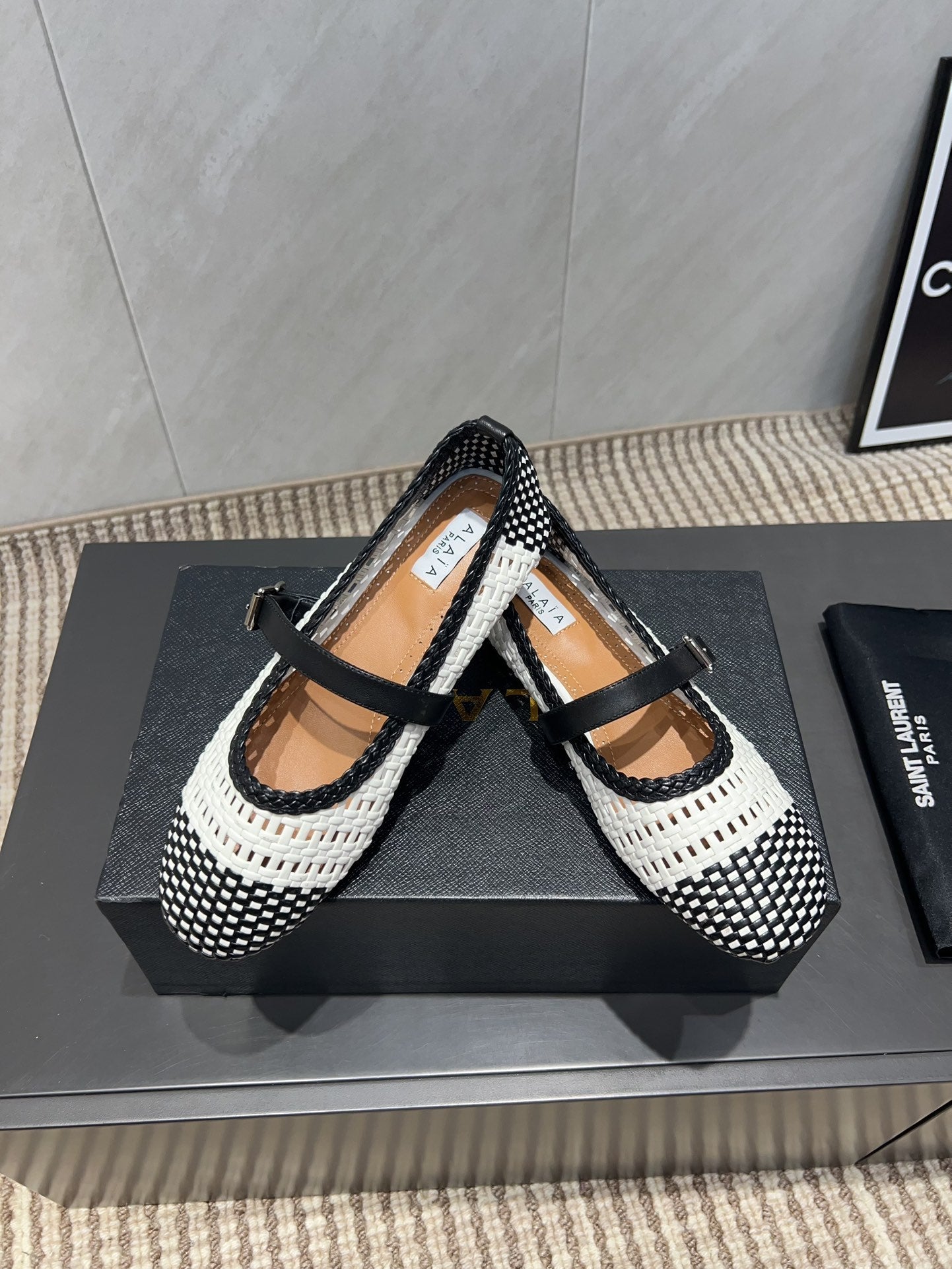 ALAIA MARY JANE FLATS WOVEN PATTERN 25S IN WHITE MIX BLACK CALFSKIN - 35