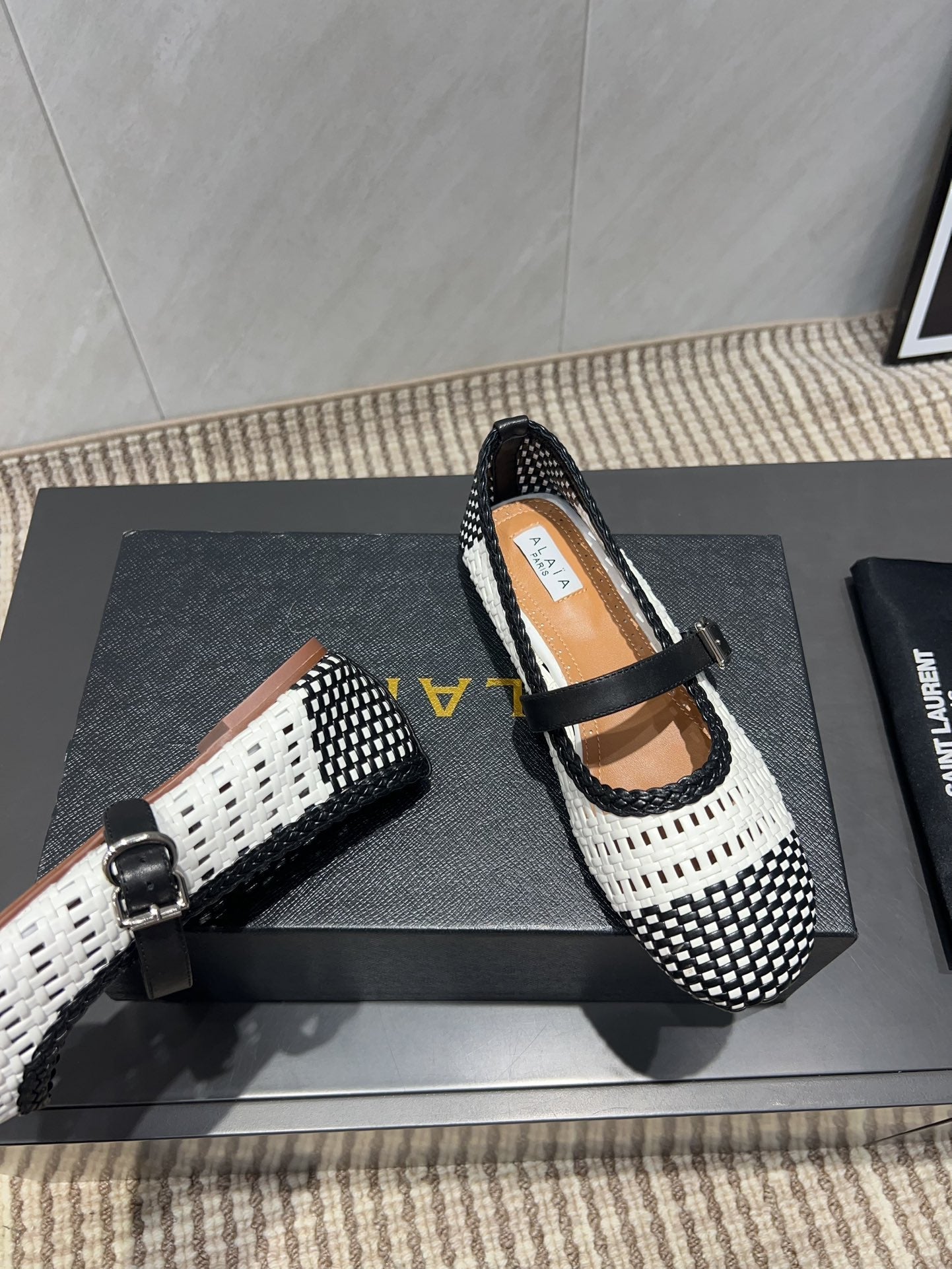 ALAIA MARY JANE FLATS WOVEN PATTERN 25S IN WHITE MIX BLACK CALFSKIN - 35