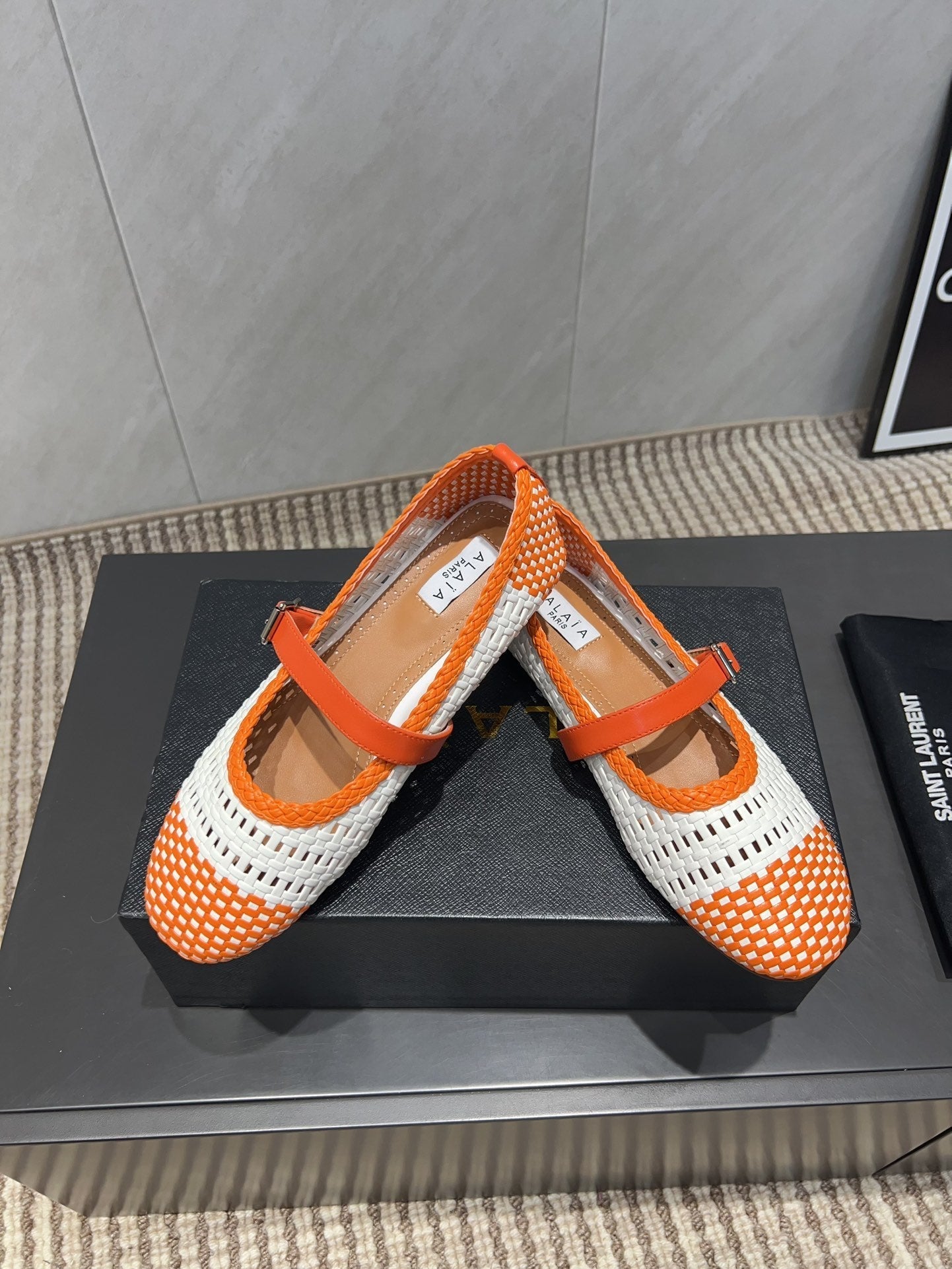 ALAIA MARY JANE FLATS WOVEN PATTERN 25S IN WHITE MIX ORANGE CALFSKIN - 35