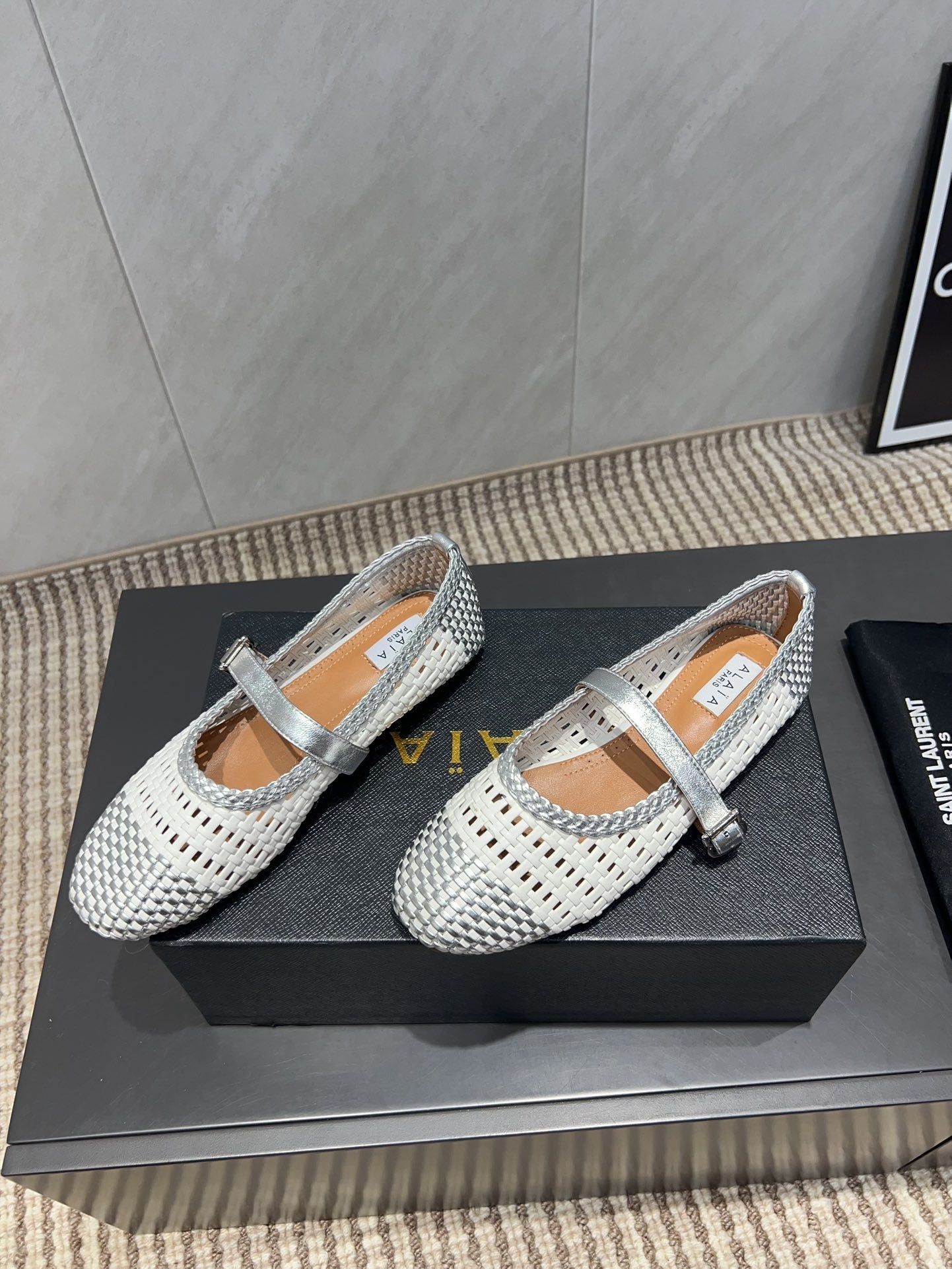 ALAIA MARY JANE FLATS WOVEN PATTERN 25S IN WHITE MIX GREY CALFSKIN - 35