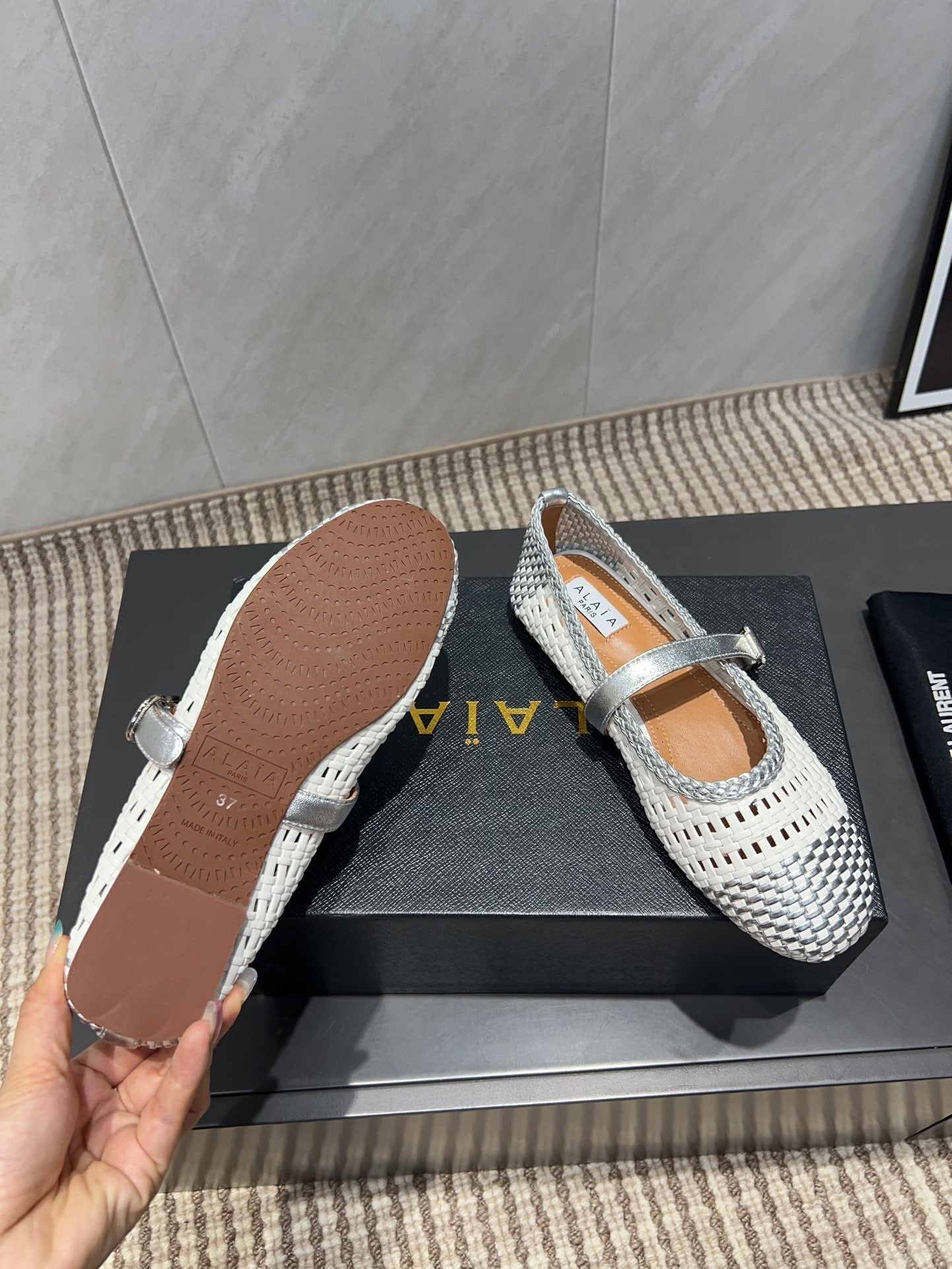 ALAIA MARY JANE FLATS WOVEN PATTERN 25S IN WHITE MIX GREY CALFSKIN - 35