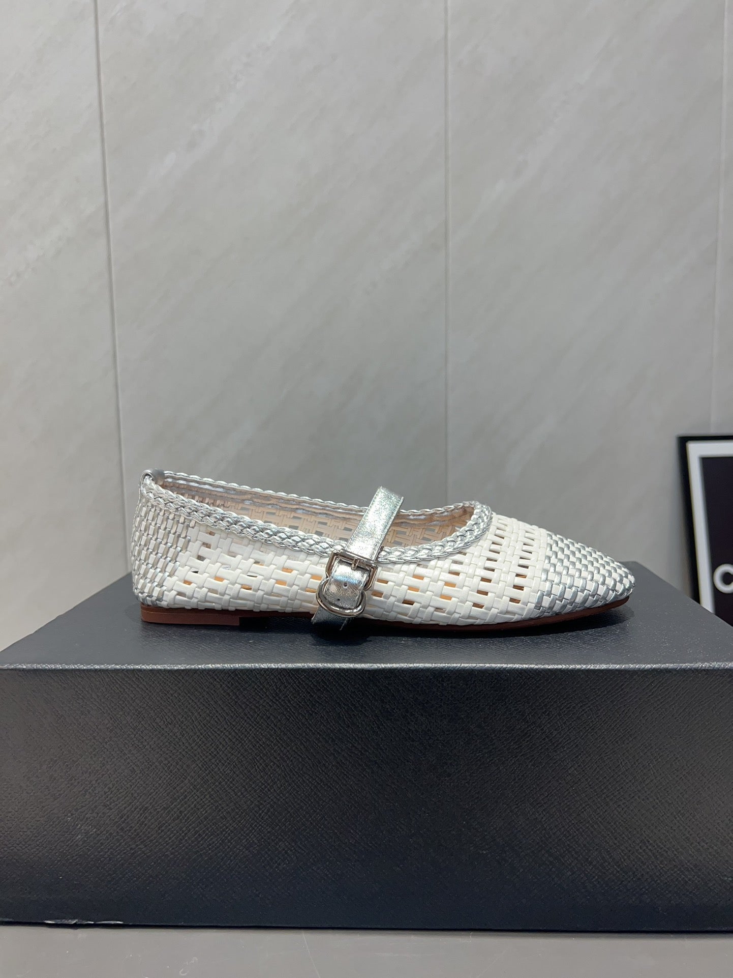 ALAIA MARY JANE FLATS WOVEN PATTERN 25S IN WHITE MIX GREY CALFSKIN - 35