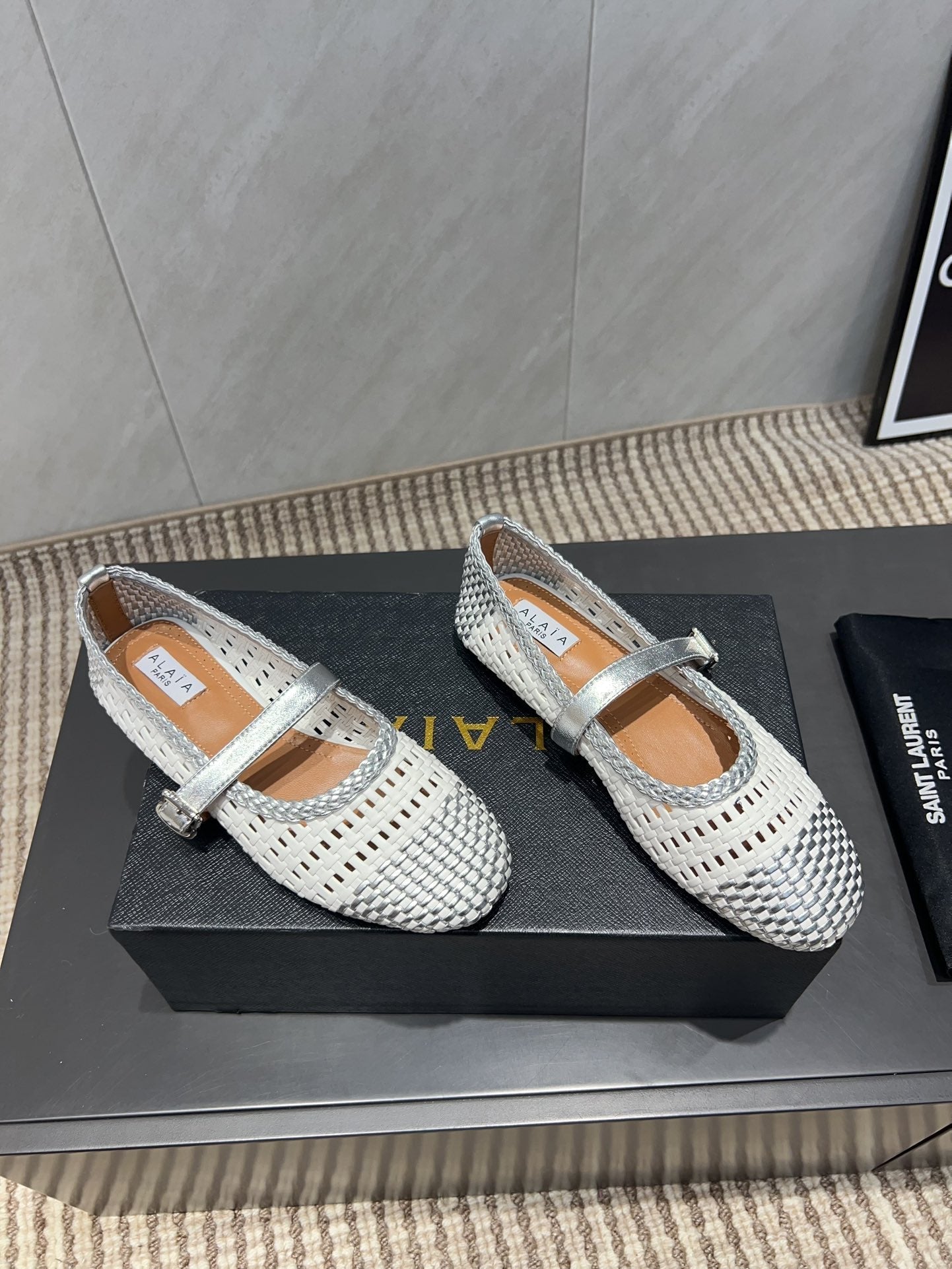 ALAIA MARY JANE FLATS WOVEN PATTERN 25S IN WHITE MIX GREY CALFSKIN - 35