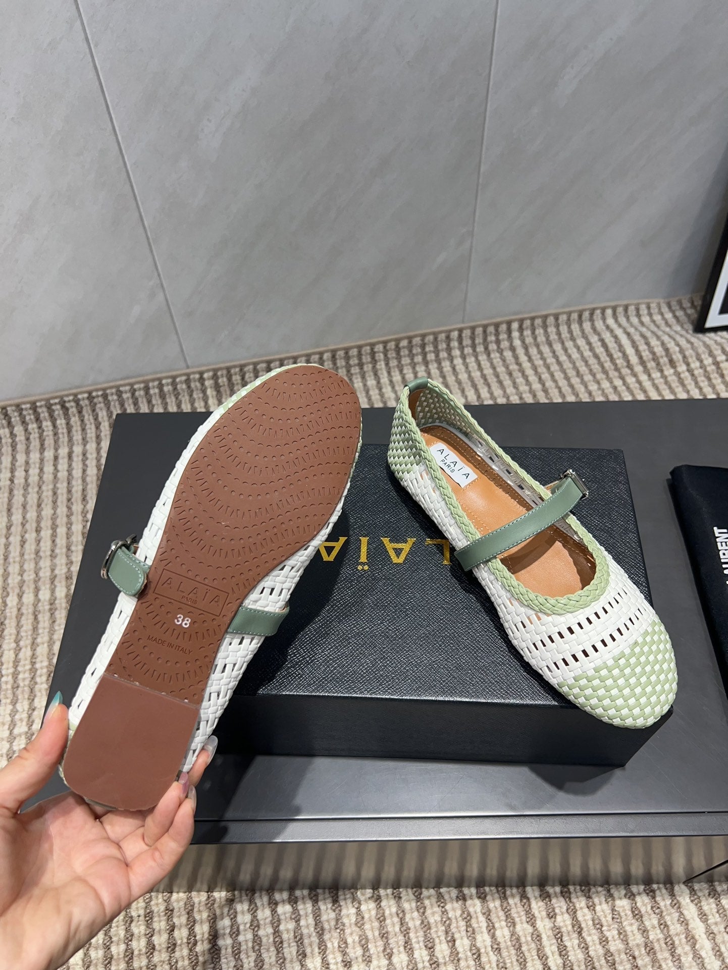 ALAIA MARY JANE FLATS WOVEN PATTERN 25S IN WHITE MIX PASTEL GREEN CALFSKIN - 35