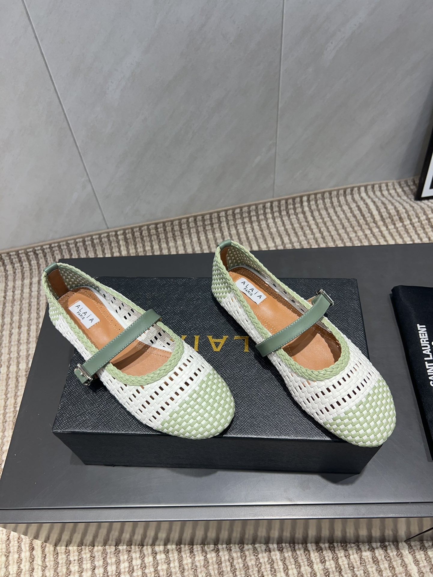 ALAIA MARY JANE FLATS WOVEN PATTERN 25S IN WHITE MIX PASTEL GREEN CALFSKIN - 35