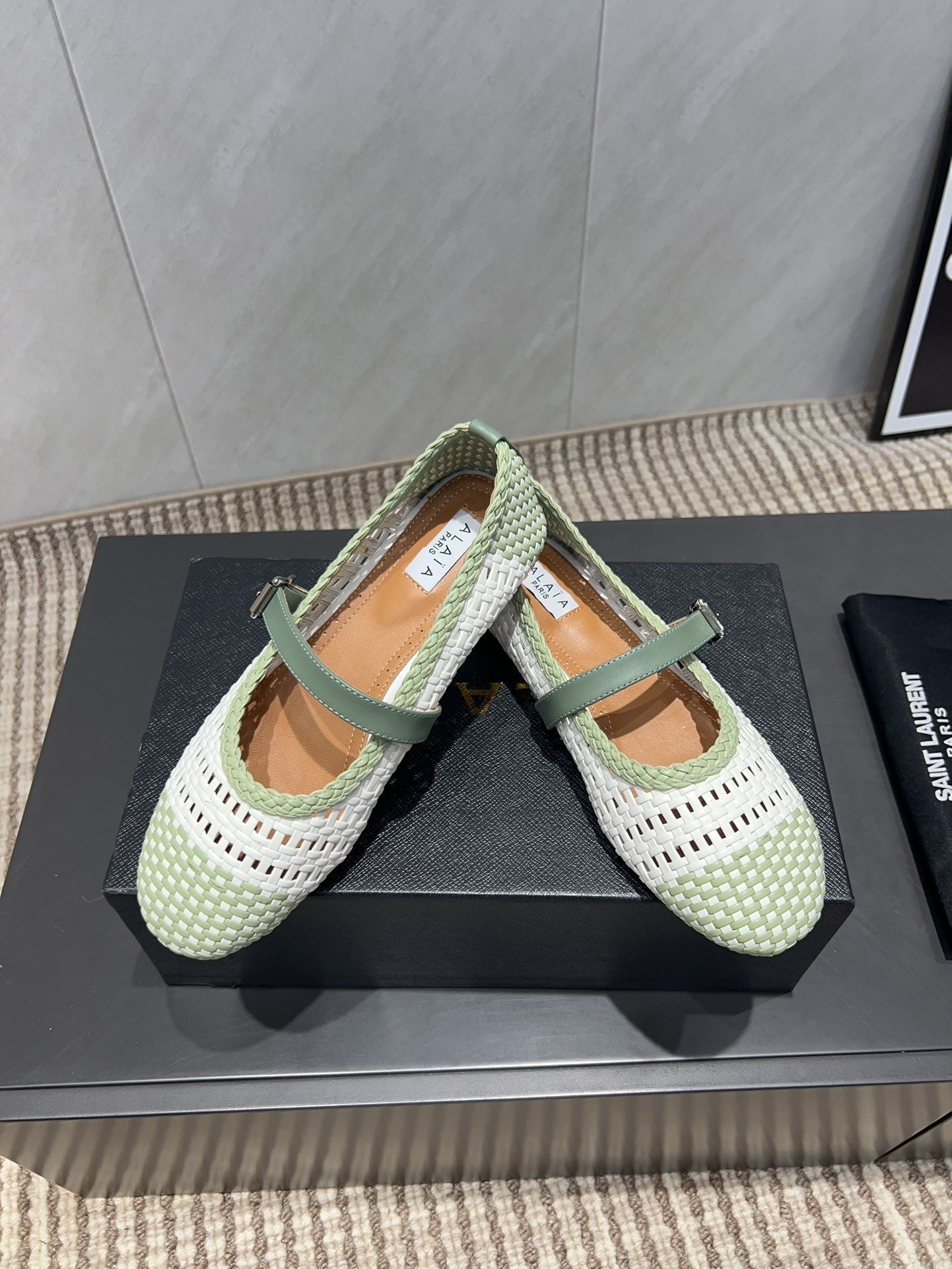 ALAIA MARY JANE FLATS WOVEN PATTERN 25S IN WHITE MIX PASTEL GREEN CALFSKIN - 35