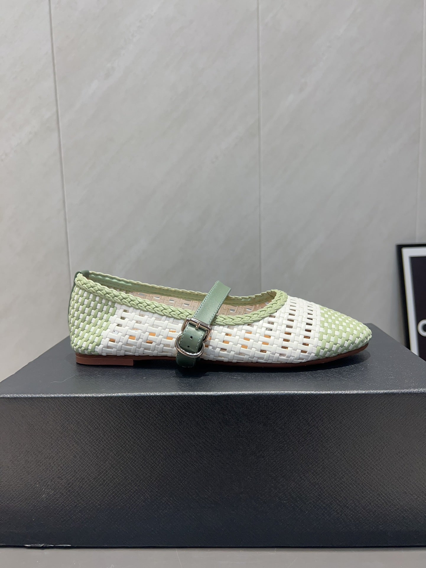 ALAIA MARY JANE FLATS WOVEN PATTERN 25S IN WHITE MIX PASTEL GREEN CALFSKIN - 35