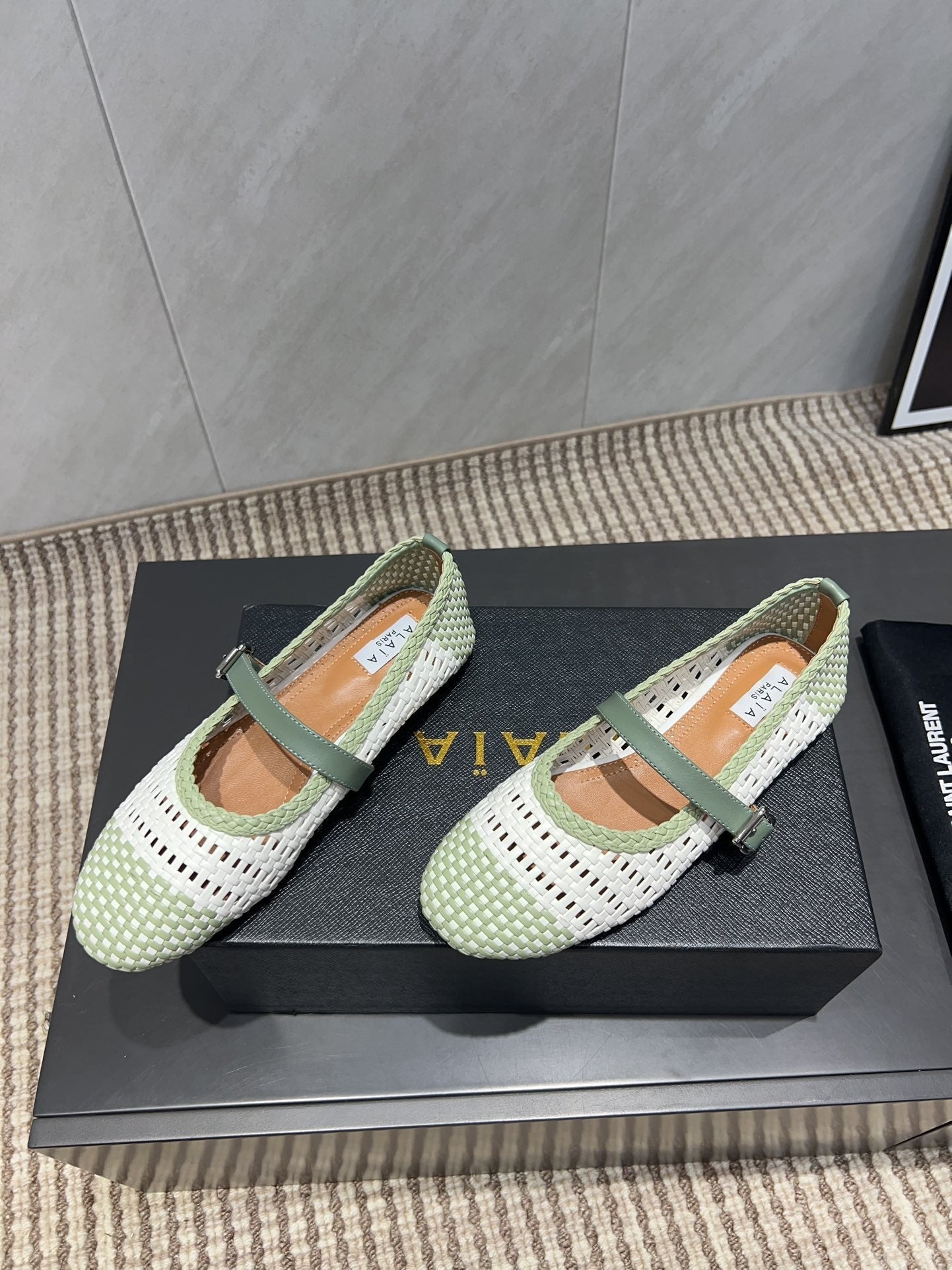 ALAIA MARY JANE FLATS WOVEN PATTERN 25S IN WHITE MIX PASTEL GREEN CALFSKIN - 35