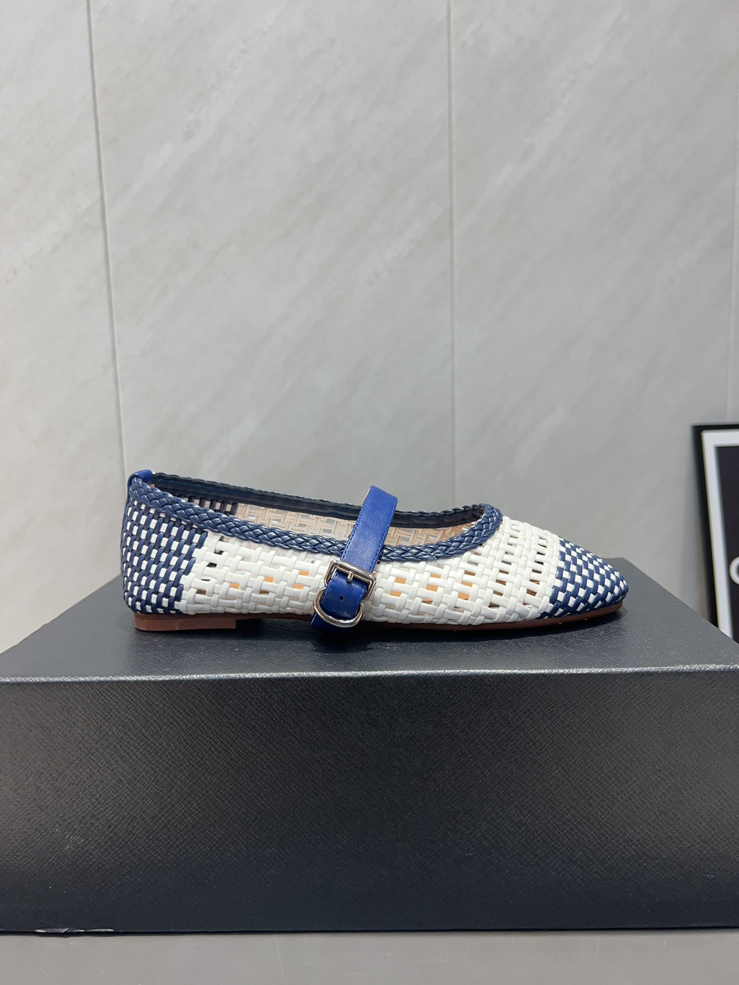 ALAIA MARY JANE FLATS WOVEN PATTERN 25S IN WHITE MIX NAVY BLUE CALFSKIN - 35