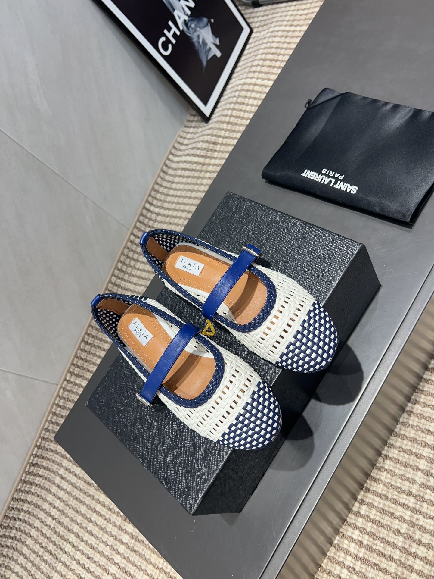 ALAIA MARY JANE FLATS WOVEN PATTERN 25S IN WHITE MIX NAVY BLUE CALFSKIN - 35