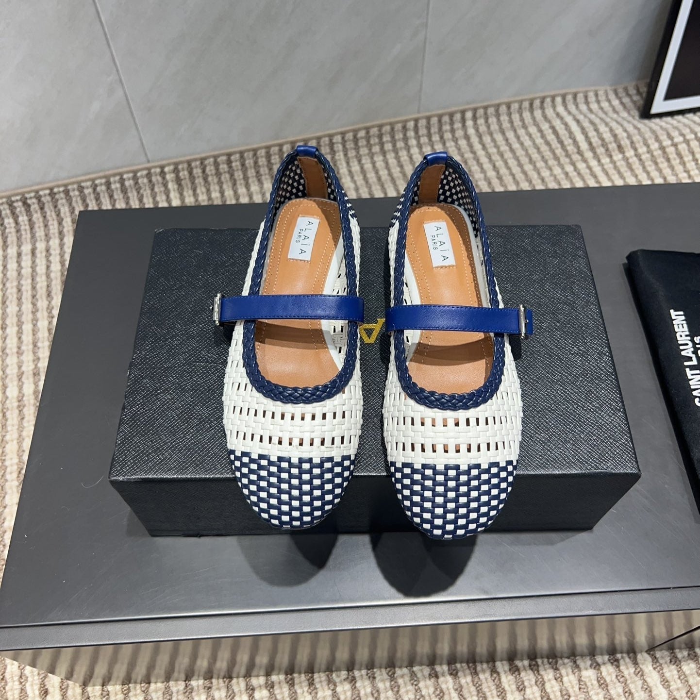 ALAIA MARY JANE FLATS WOVEN PATTERN 25S IN WHITE MIX NAVY BLUE CALFSKIN - 35