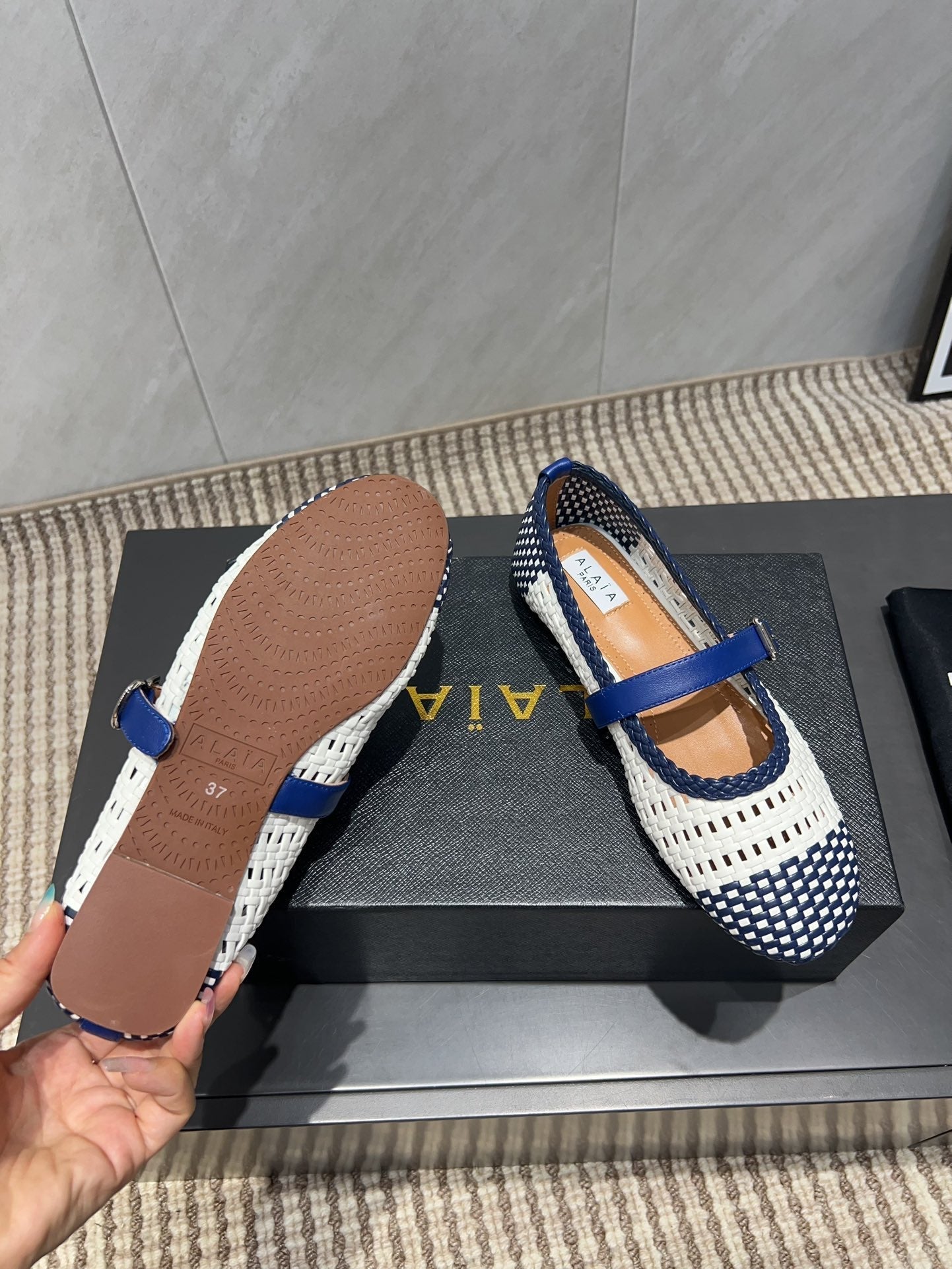 ALAIA MARY JANE FLATS WOVEN PATTERN 25S IN WHITE MIX NAVY BLUE CALFSKIN - 35