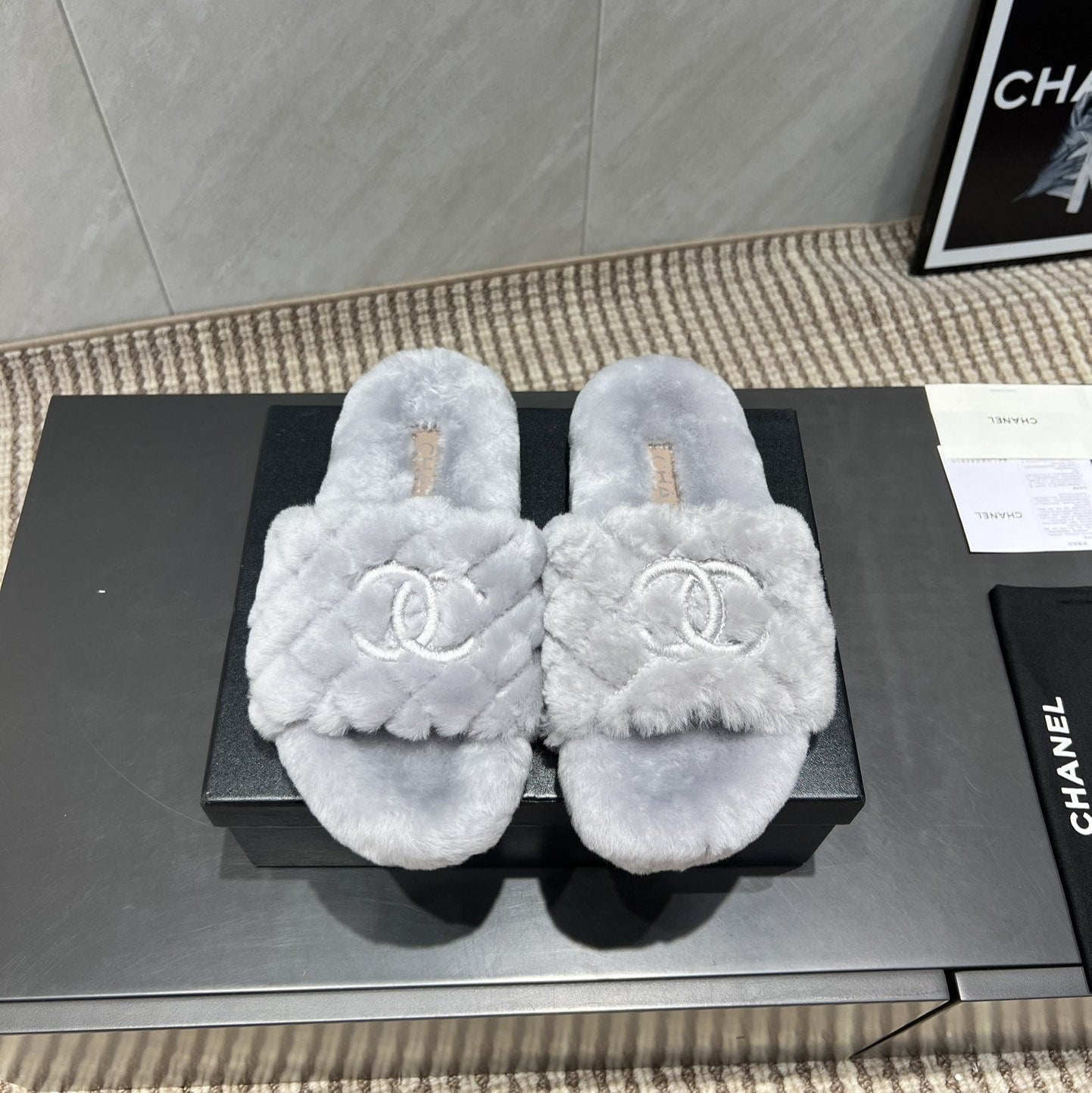 CHANEL 25S SLIPPERS IN LIGHT GRAY FUR - 35