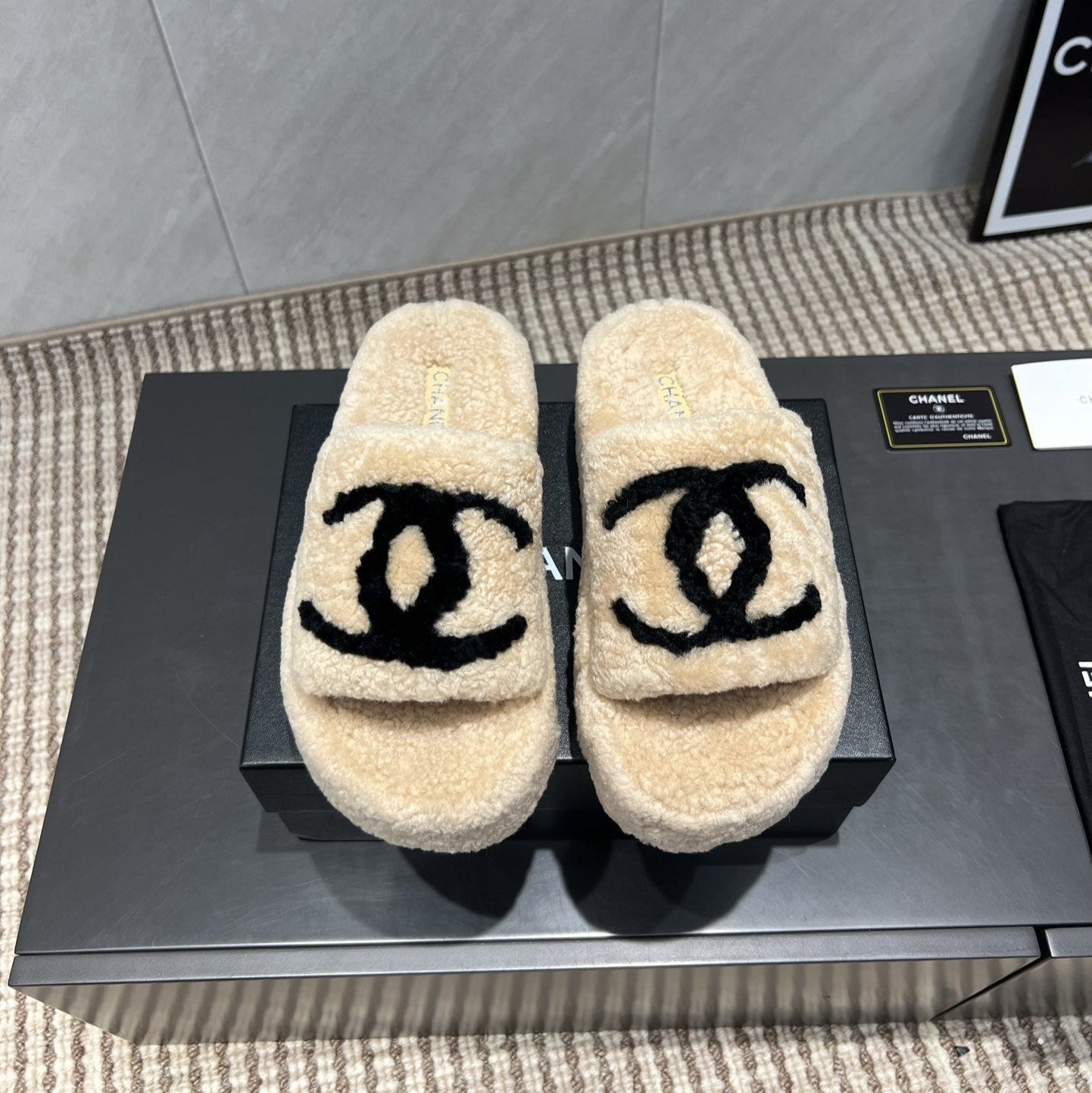 CHANEL 25S SLIPPERS THICK SOLED WITH EMBROIDERED LOGO IN BEIGE FUR - 35