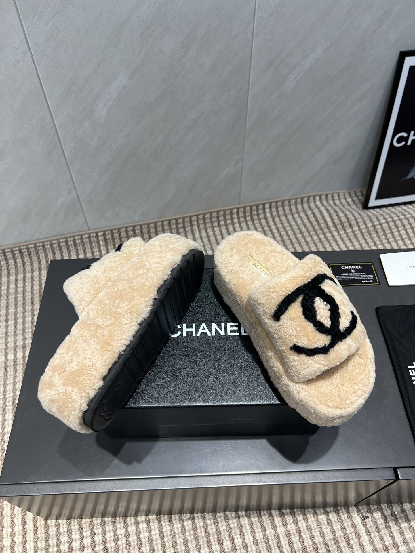 CHANEL 25S SLIPPERS THICK SOLED WITH EMBROIDERED LOGO IN BEIGE FUR - 35