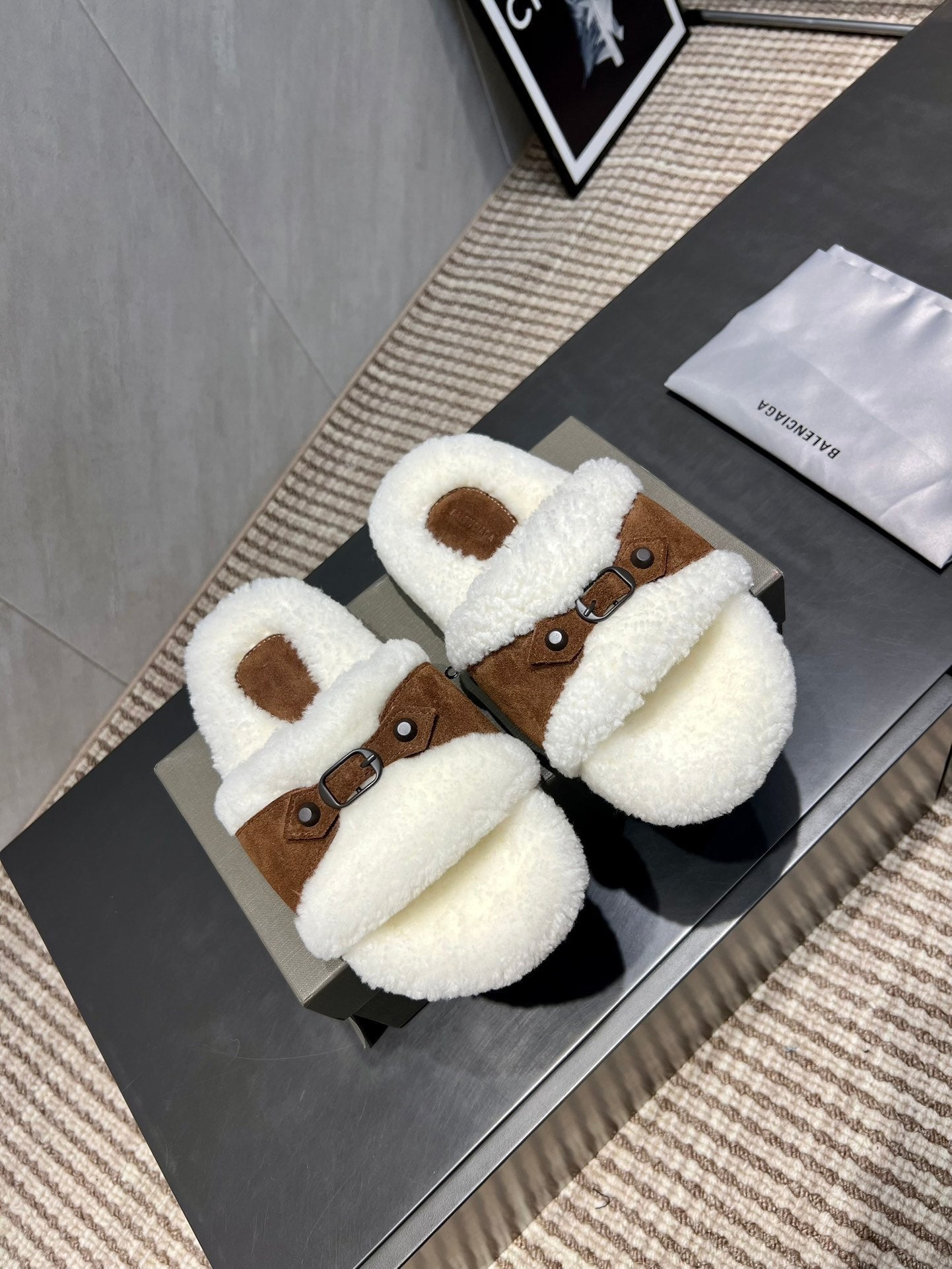 BALENCIAGA 25S SLIPPERS IN BROWN SUEDE AND WHITE WOOL - 35