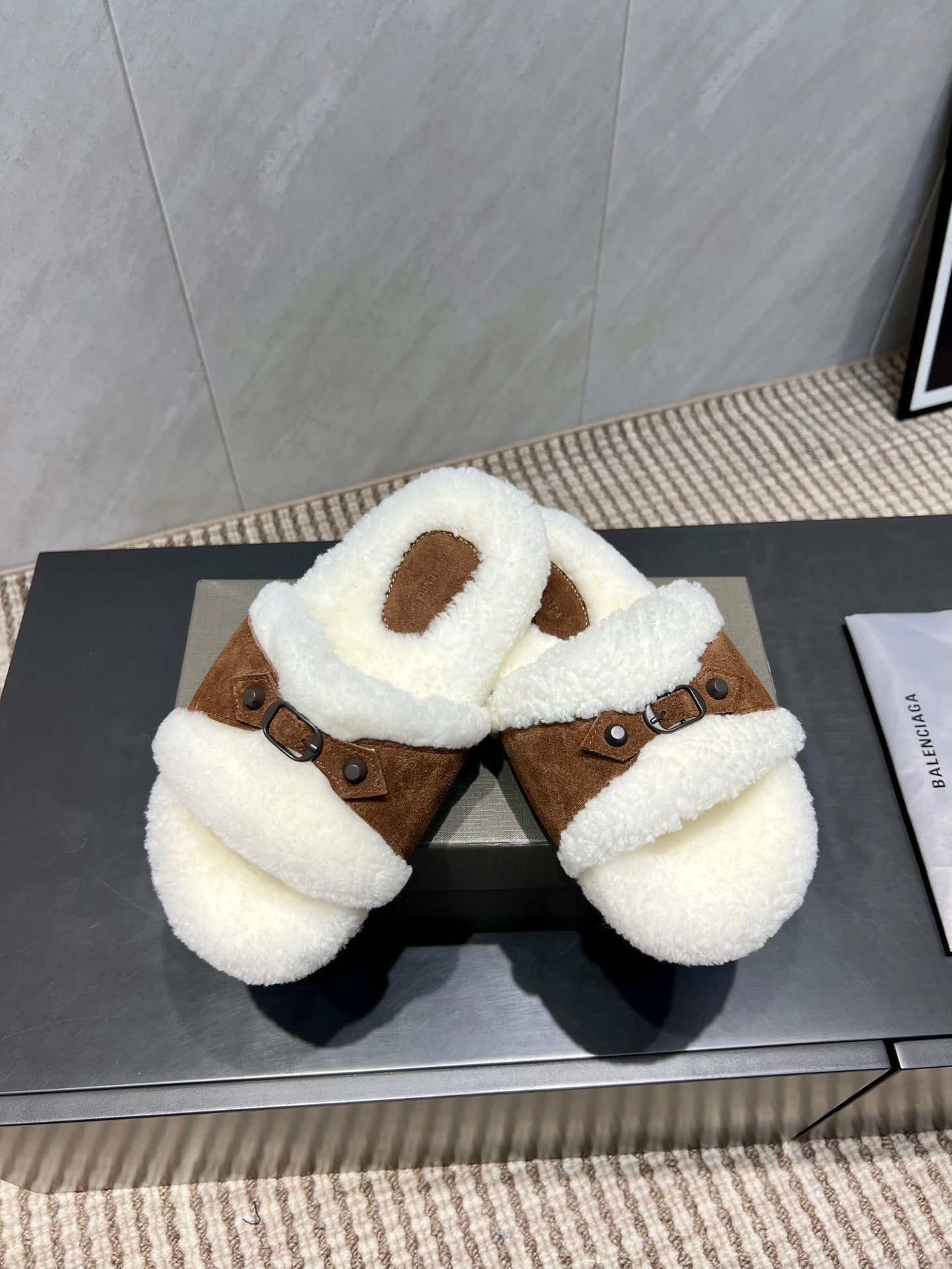 BALENCIAGA 25S SLIPPERS IN BROWN SUEDE AND WHITE WOOL - 35
