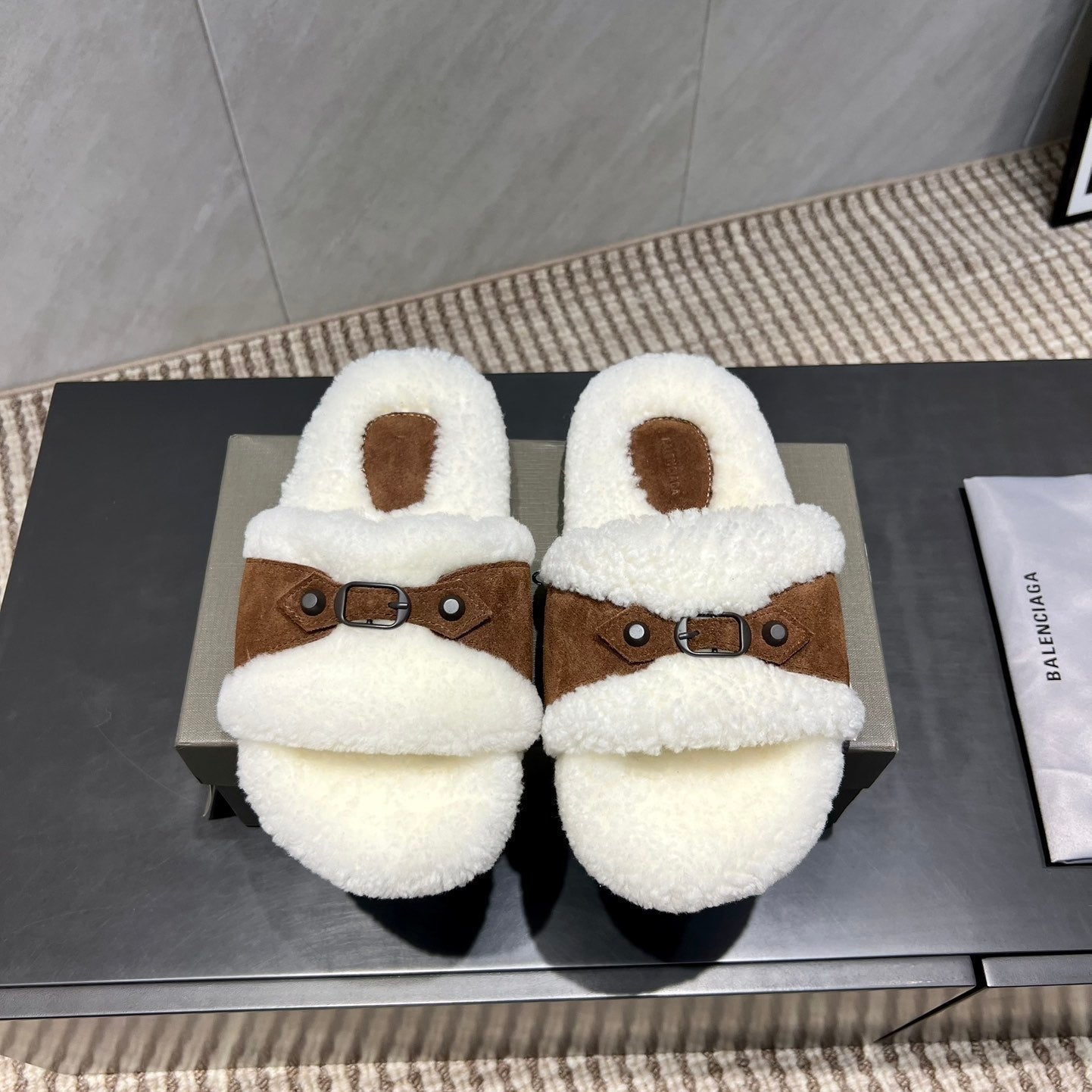 BALENCIAGA 25S SLIPPERS IN BROWN SUEDE AND WHITE WOOL - 35