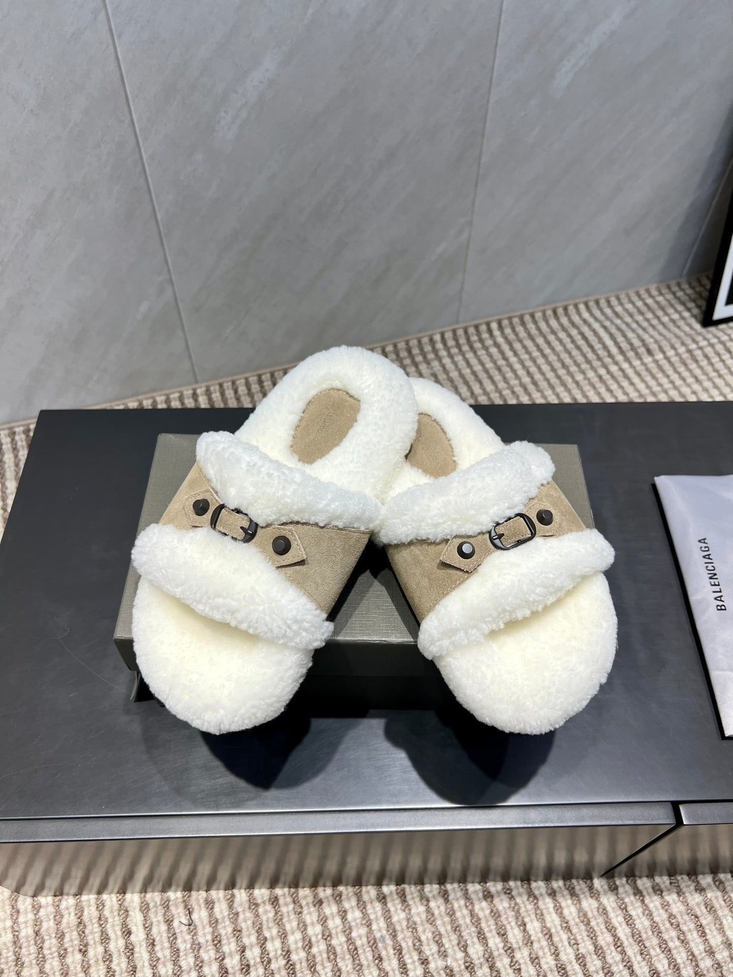 BALENCIAGA 25S SLIPPERS IN DARK BEIGE SUEDE AND WHITE WOOL - 35